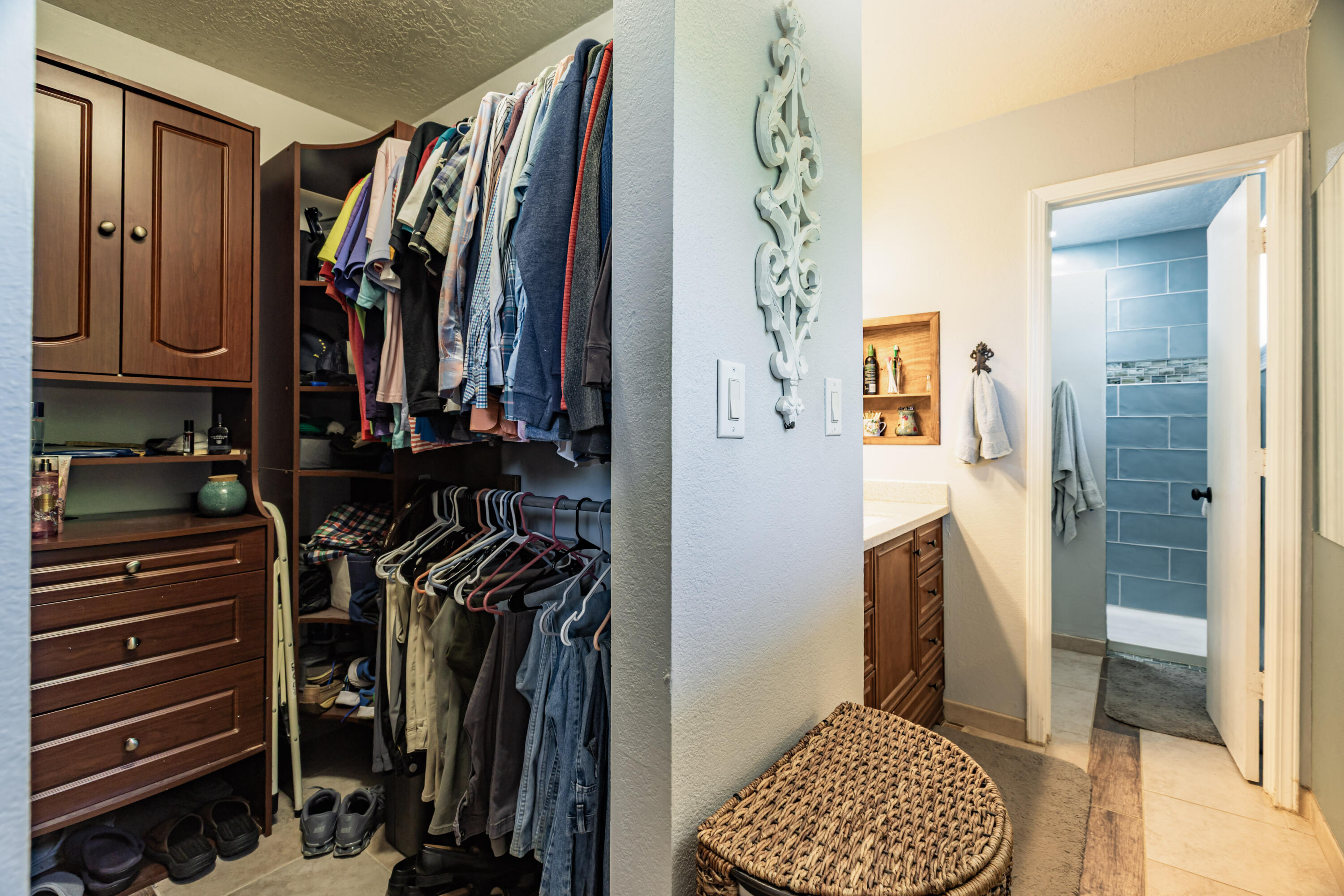 Photo 14 — 6604 Gisele Drive NE