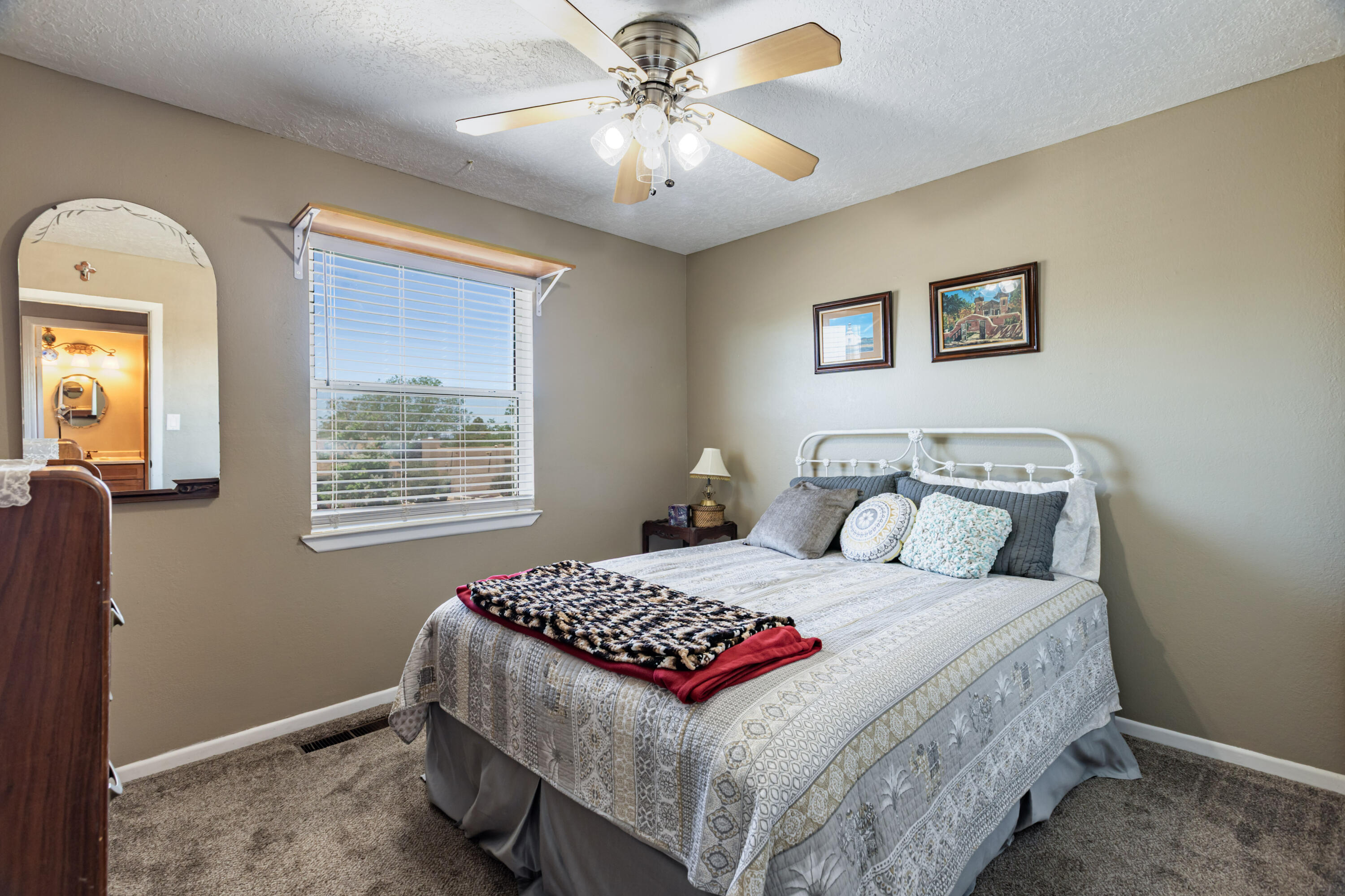 Photo 12 — 6604 Gisele Drive NE