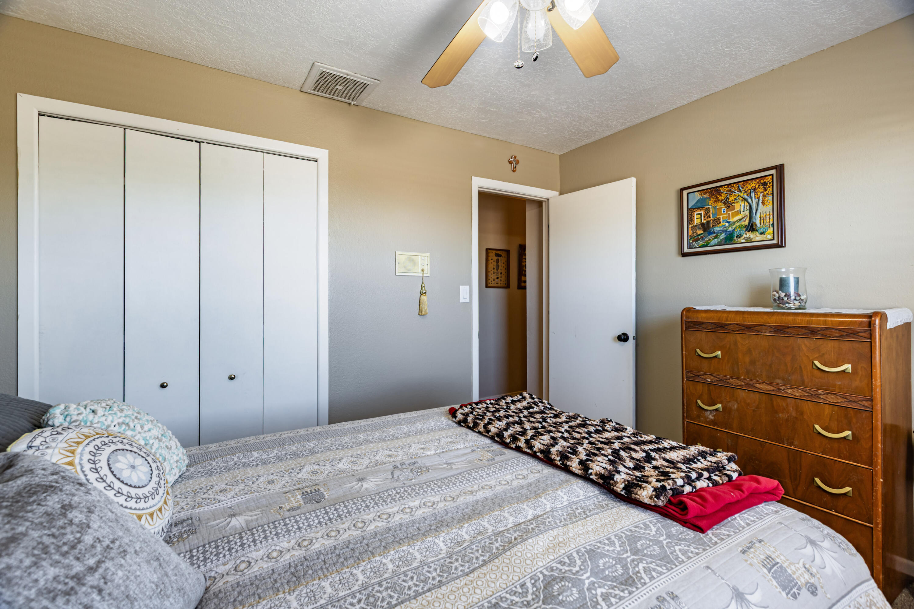 Photo 11 — 6604 Gisele Drive NE