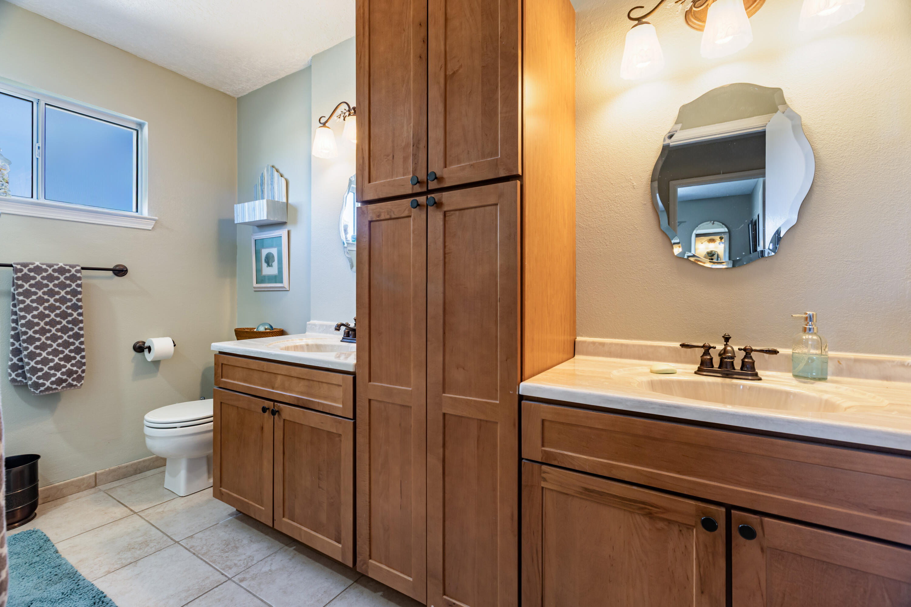 Photo 10 — 6604 Gisele Drive NE