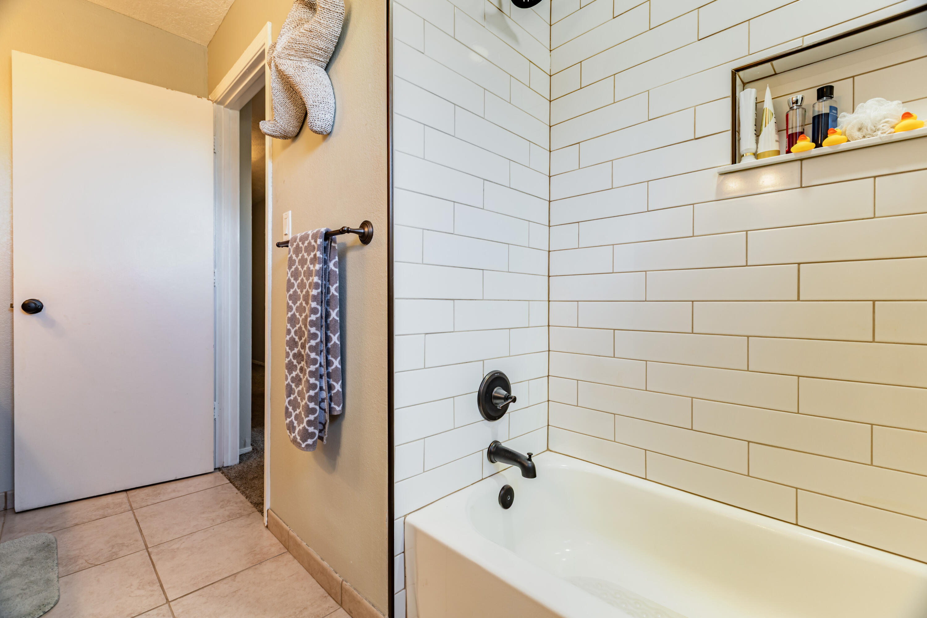 Photo 9 — 6604 Gisele Drive NE