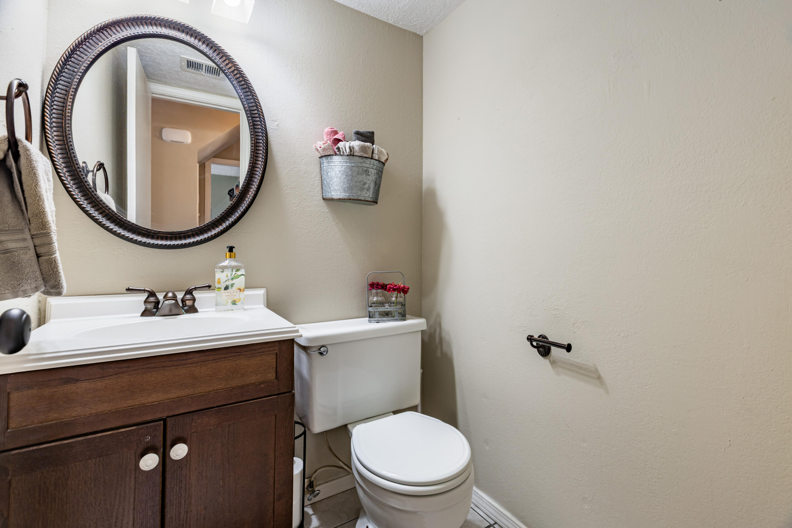 Photo 6 — 6604 Gisele Drive NE