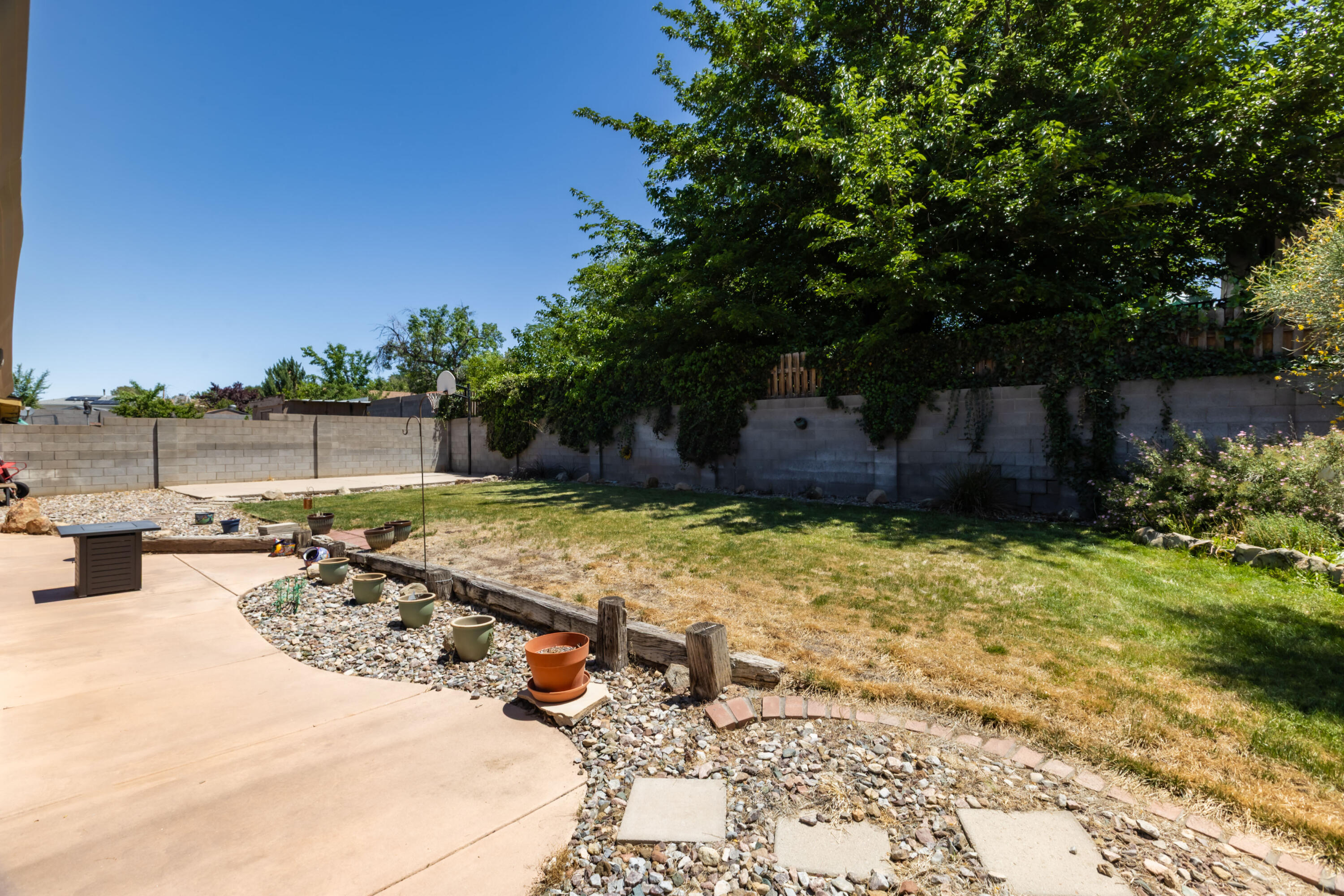 Photo 2 — 6604 Gisele Drive NE