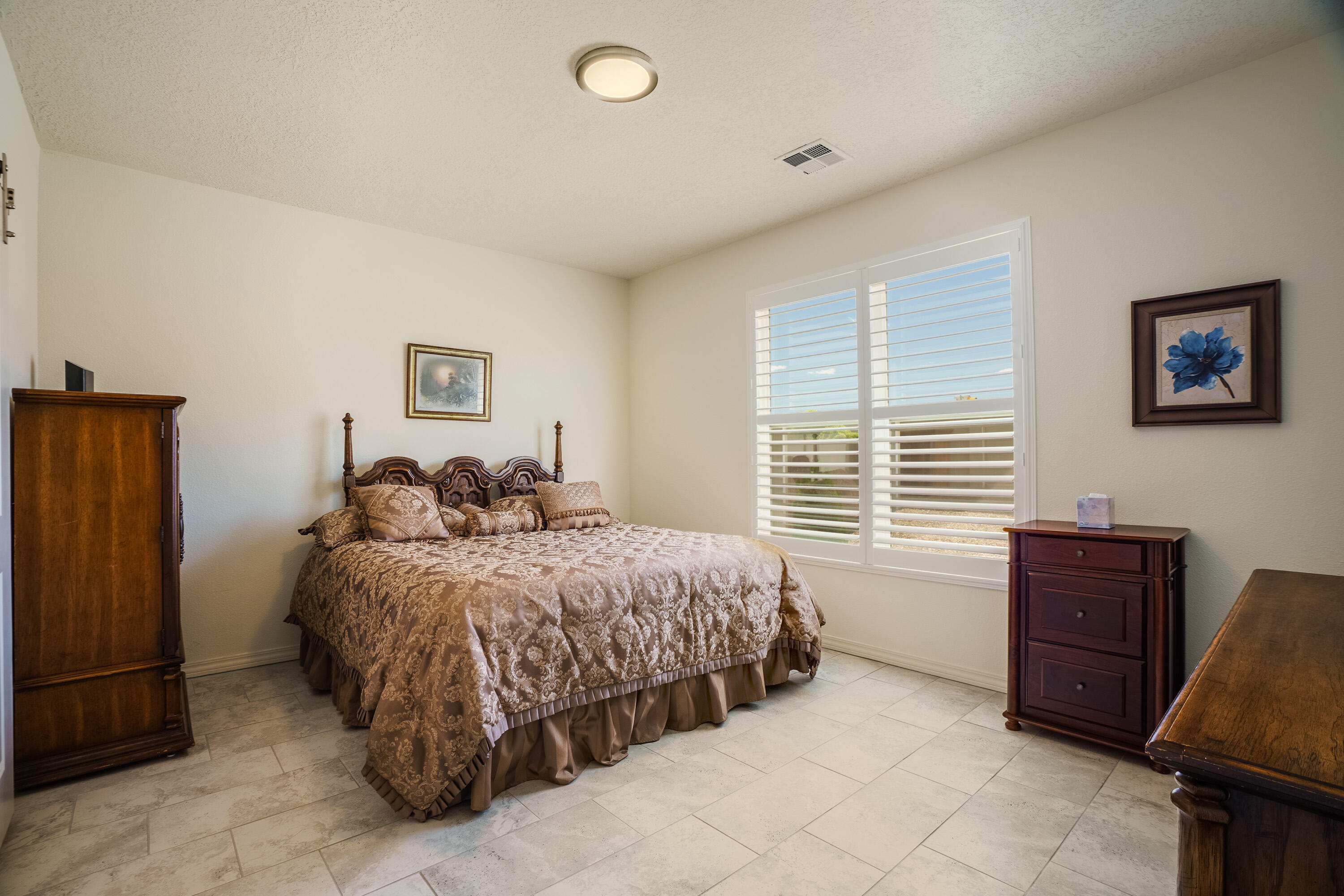 Photo 18 — 590 Rio Chama Circle SW