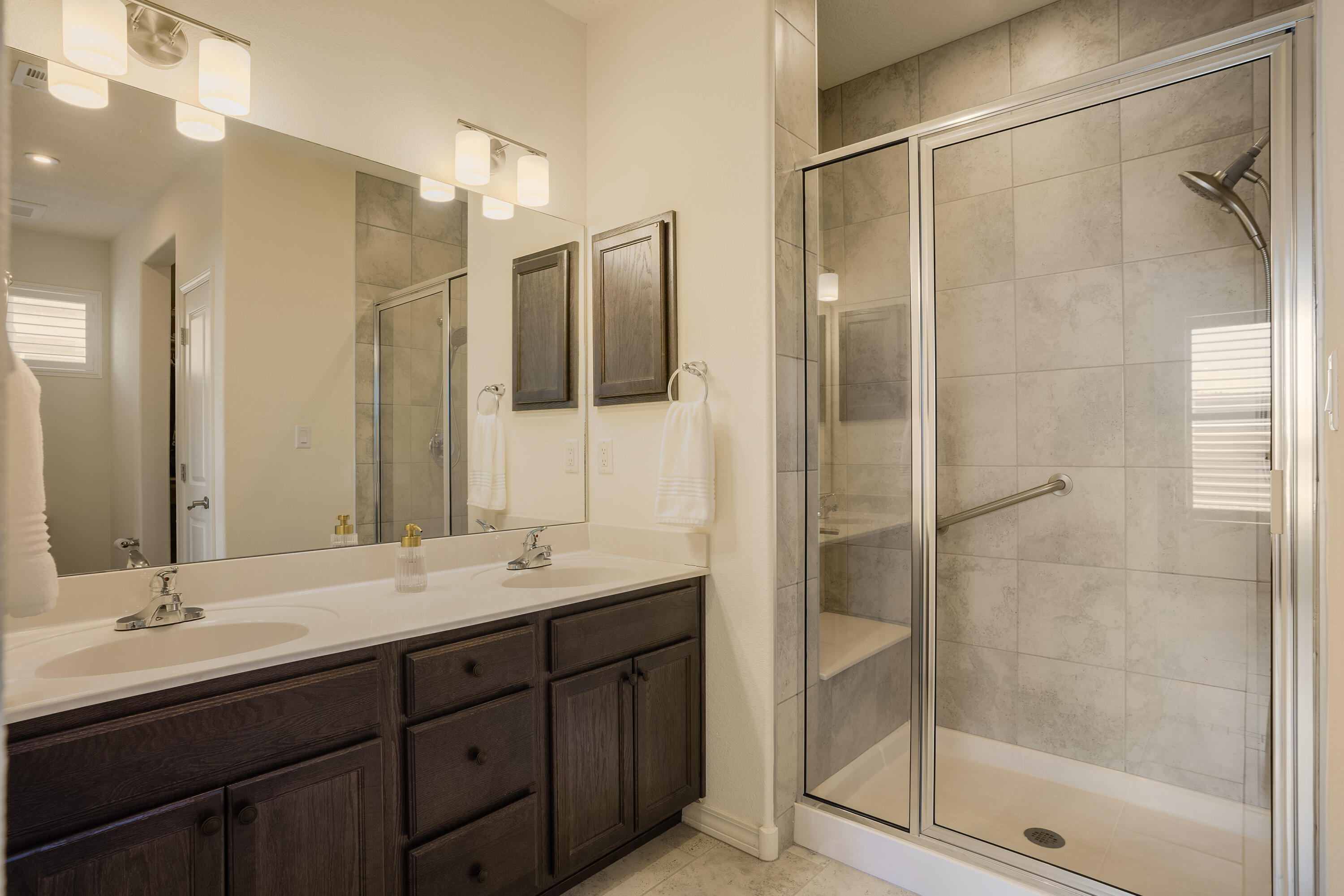 Photo 17 — 590 Rio Chama Circle SW