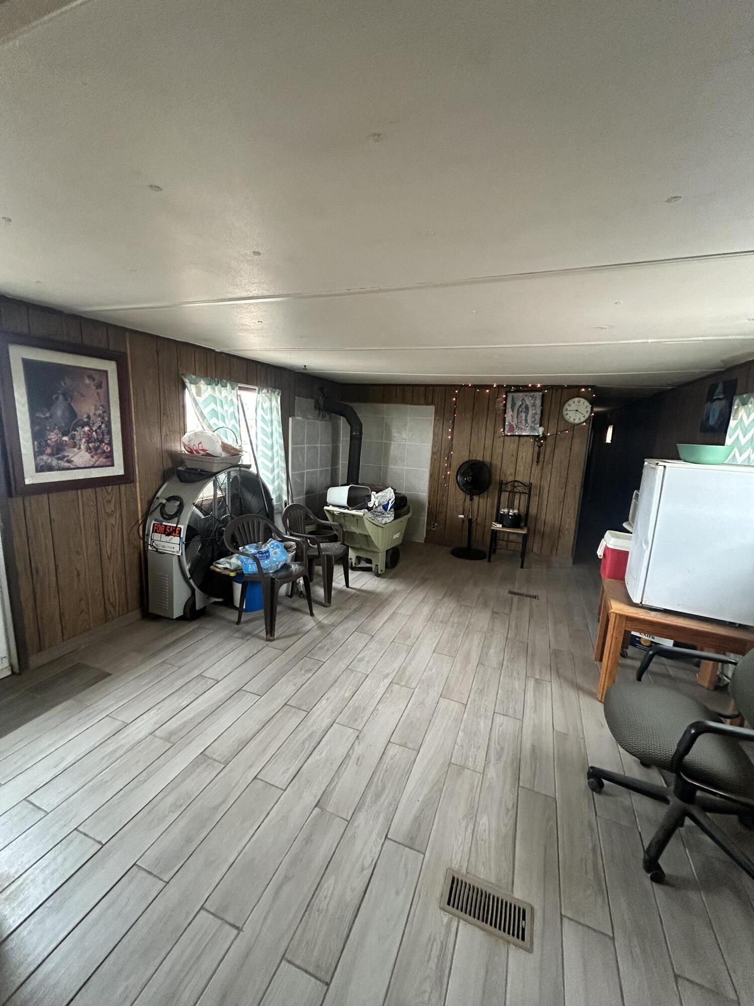 Photo 11 — 442 Meadowlake Road