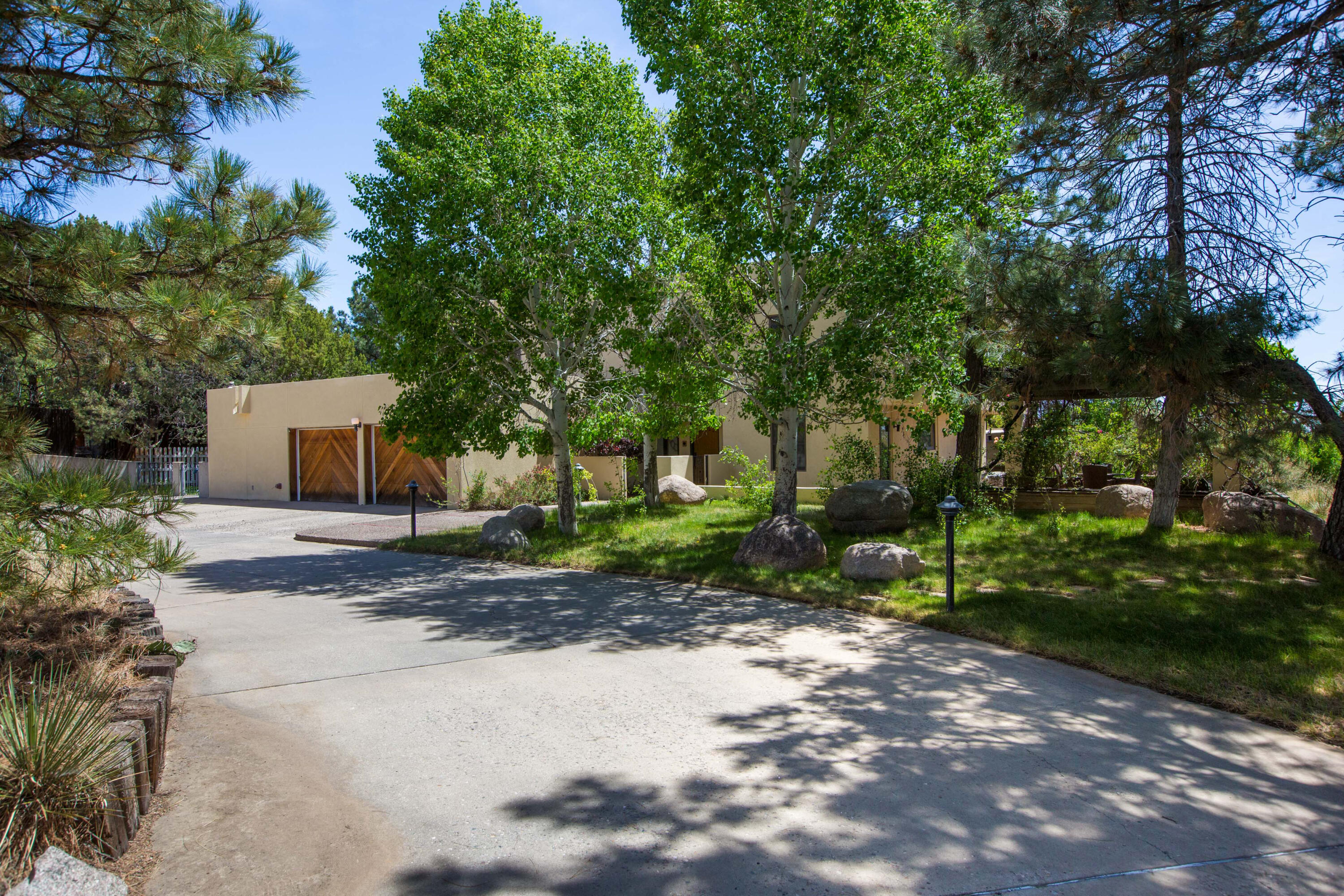 605 Cedar Hill Road NE, Albuquerque, NM 87122