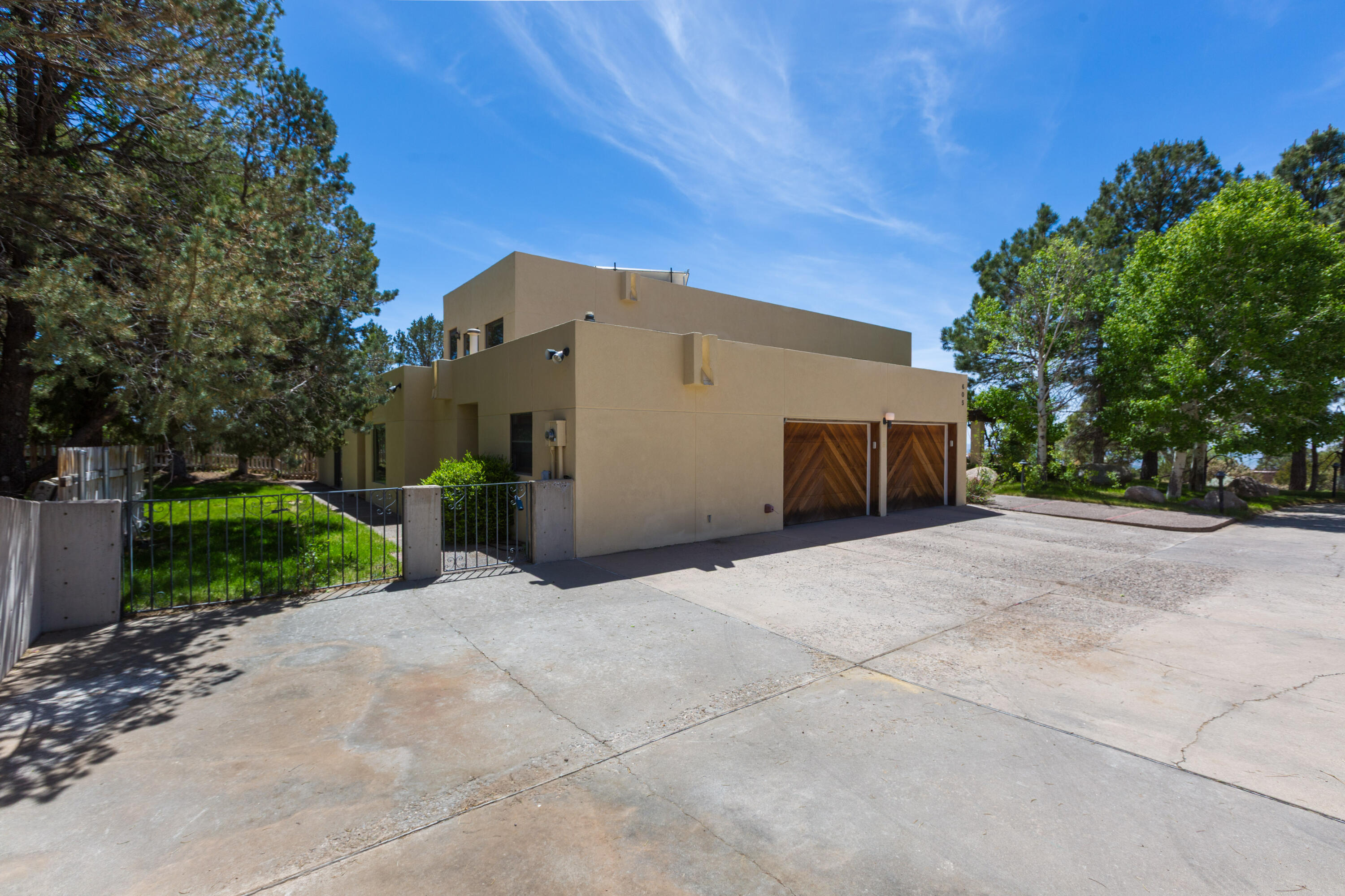 Photo 13 — 605 Cedar Hill Road NE