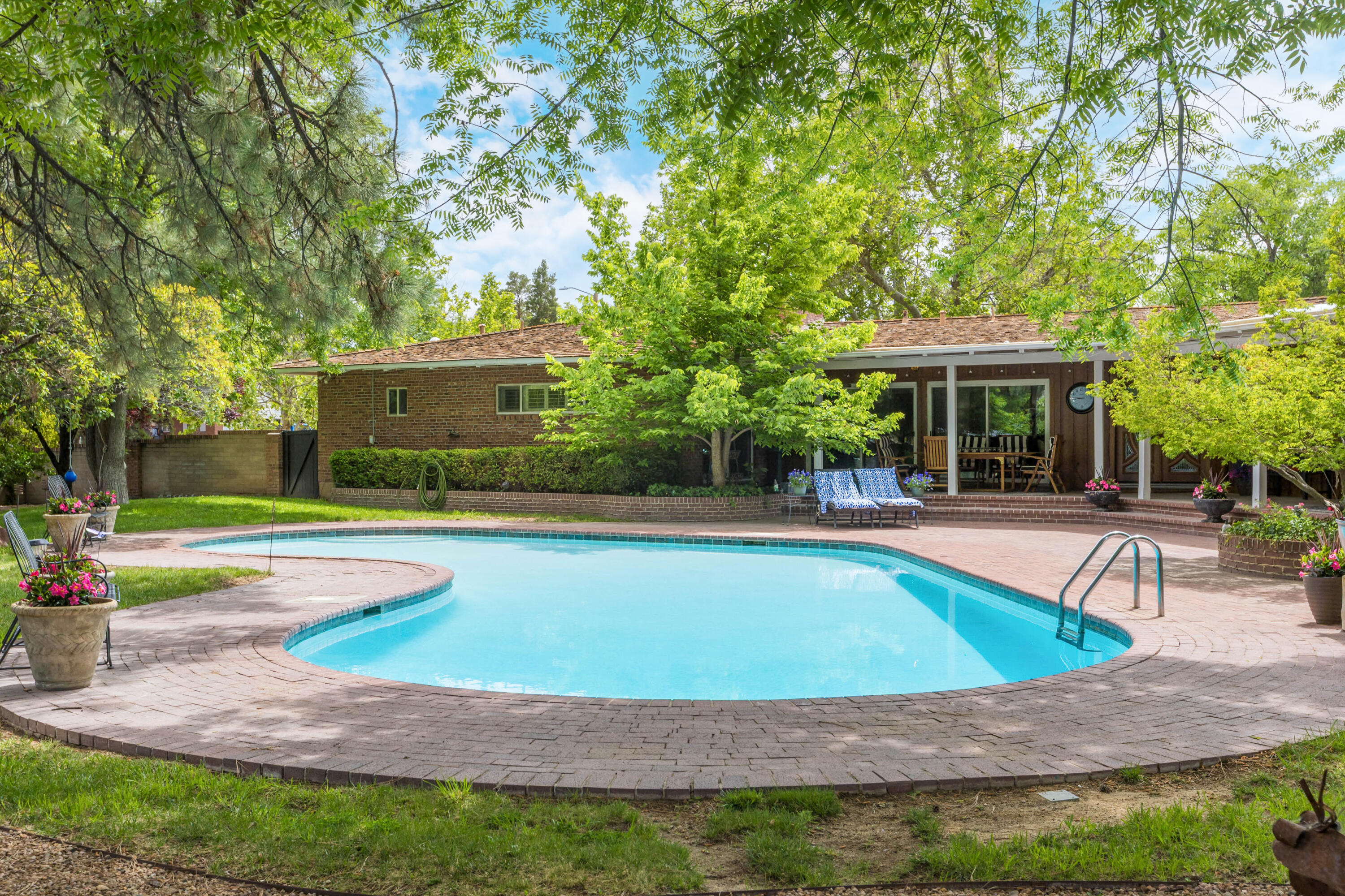 Photo 12 — 900 Loma Linda Place SE