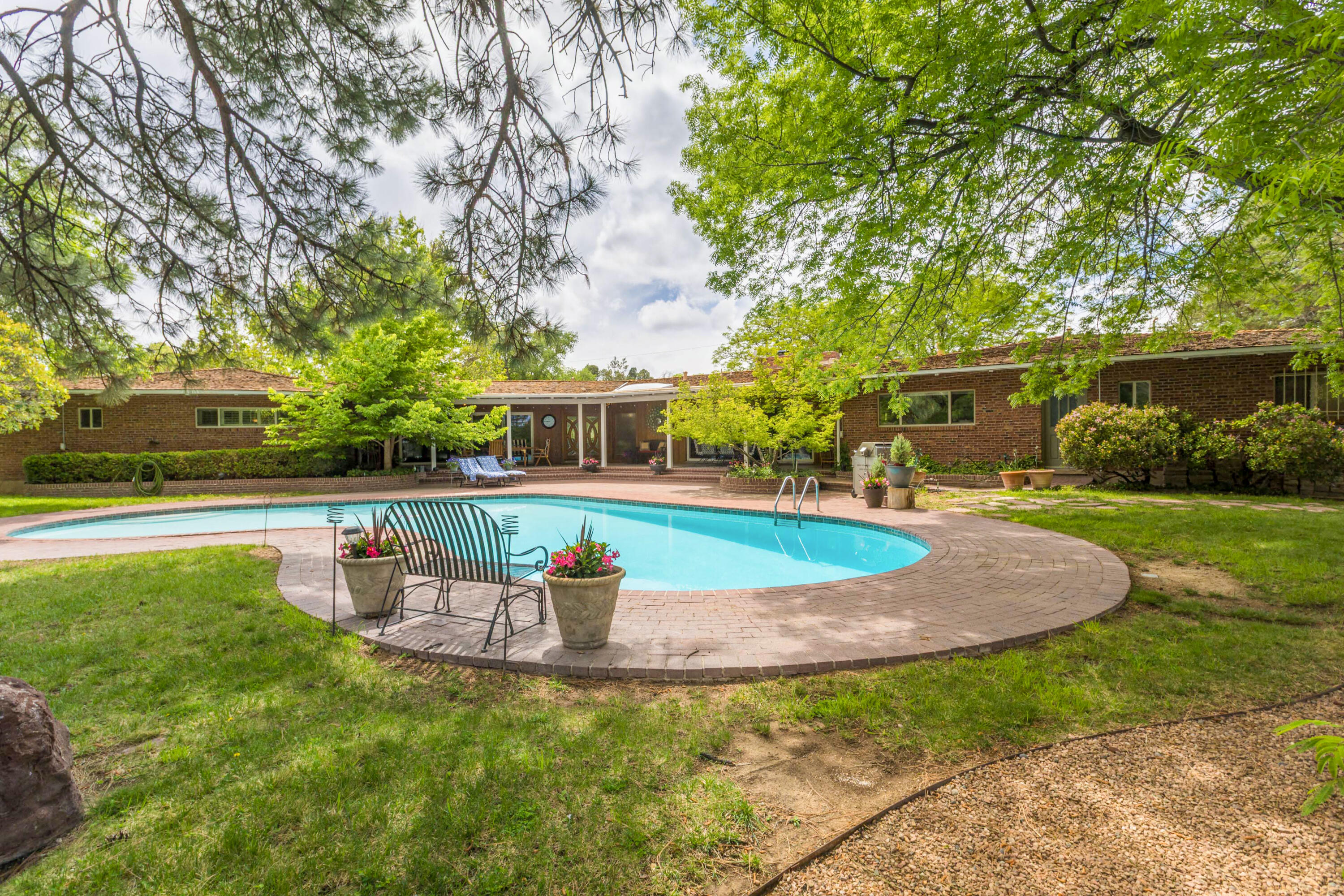 Photo 11 — 900 Loma Linda Place SE
