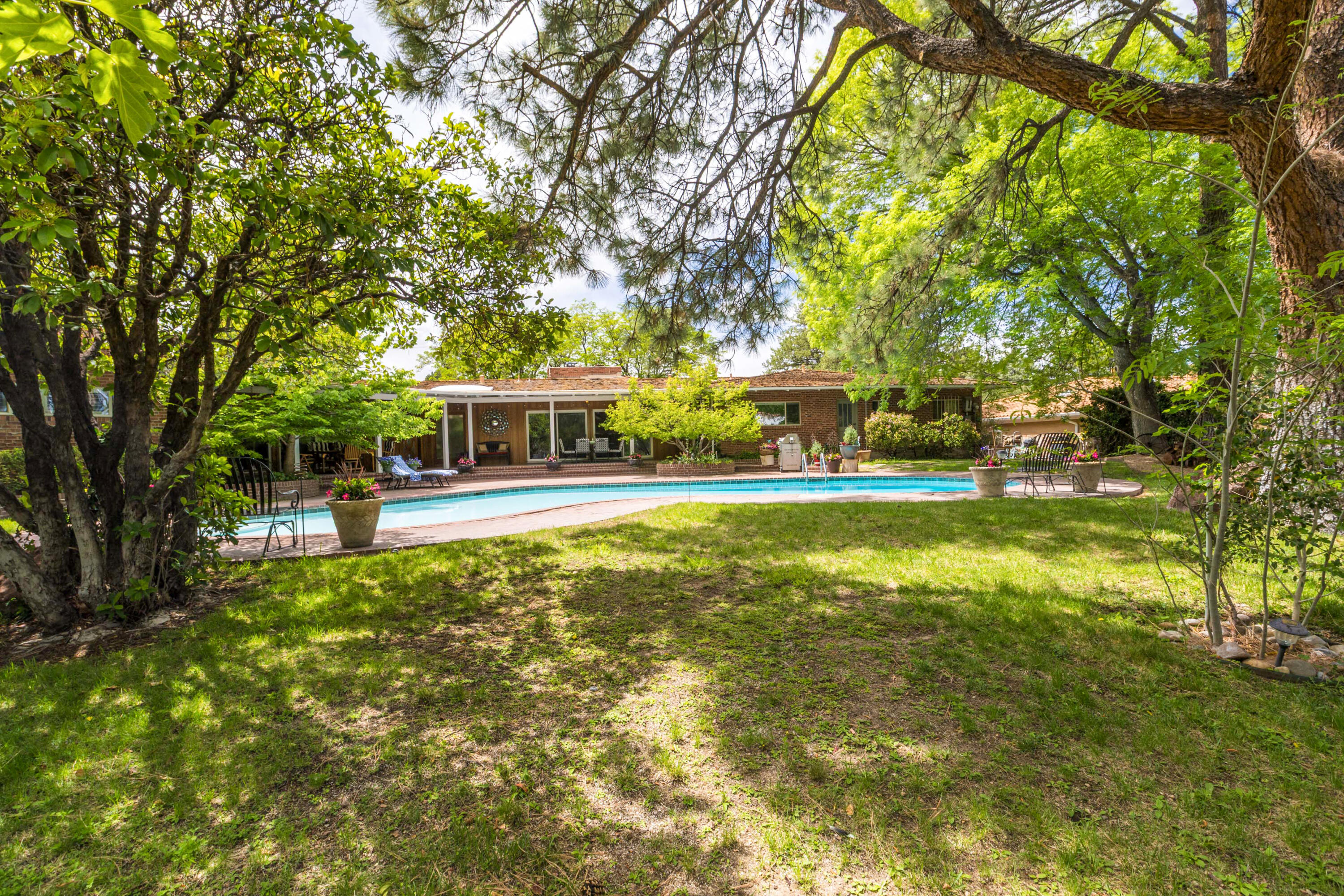 Photo 10 — 900 Loma Linda Place SE