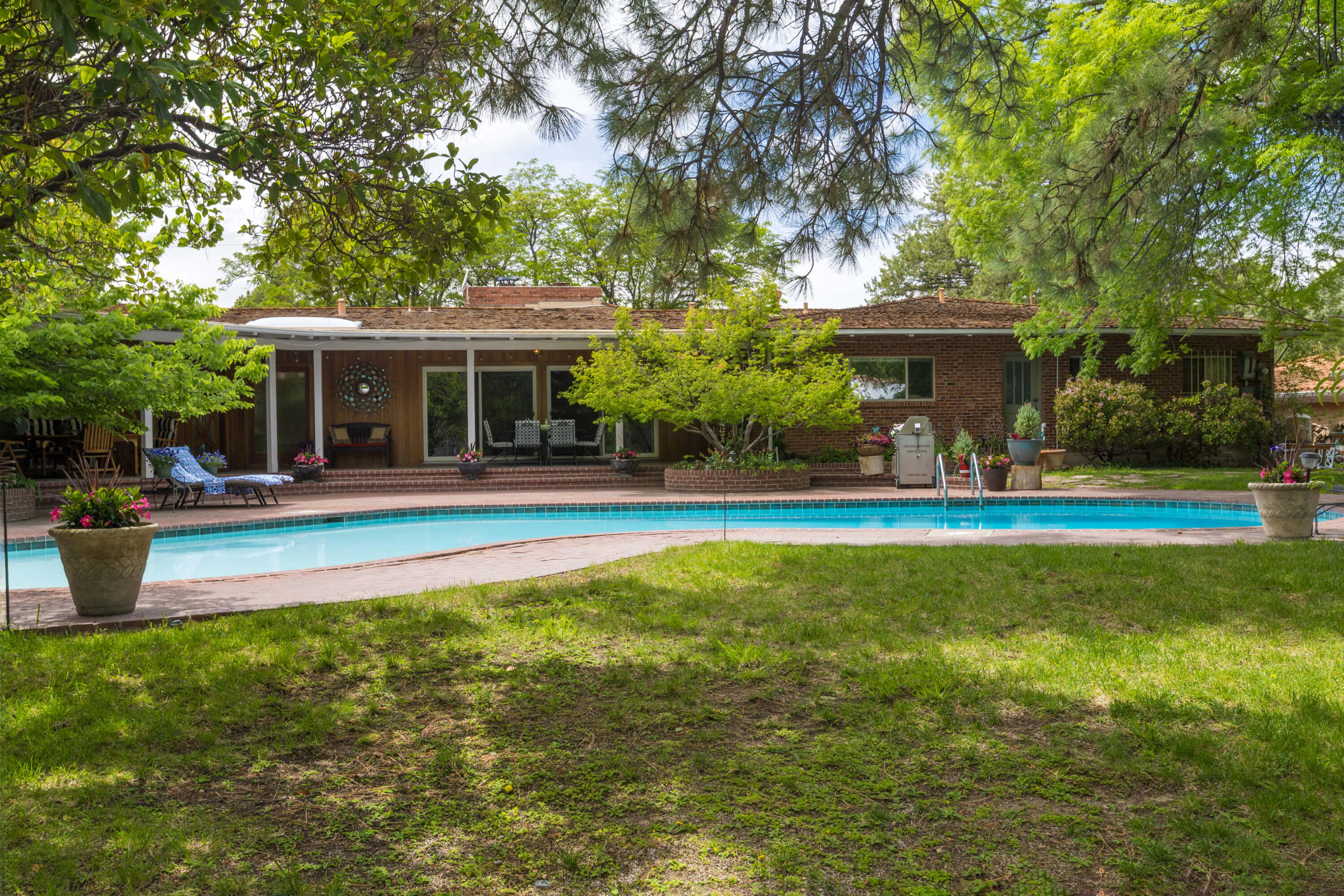 Photo 9 — 900 Loma Linda Place SE