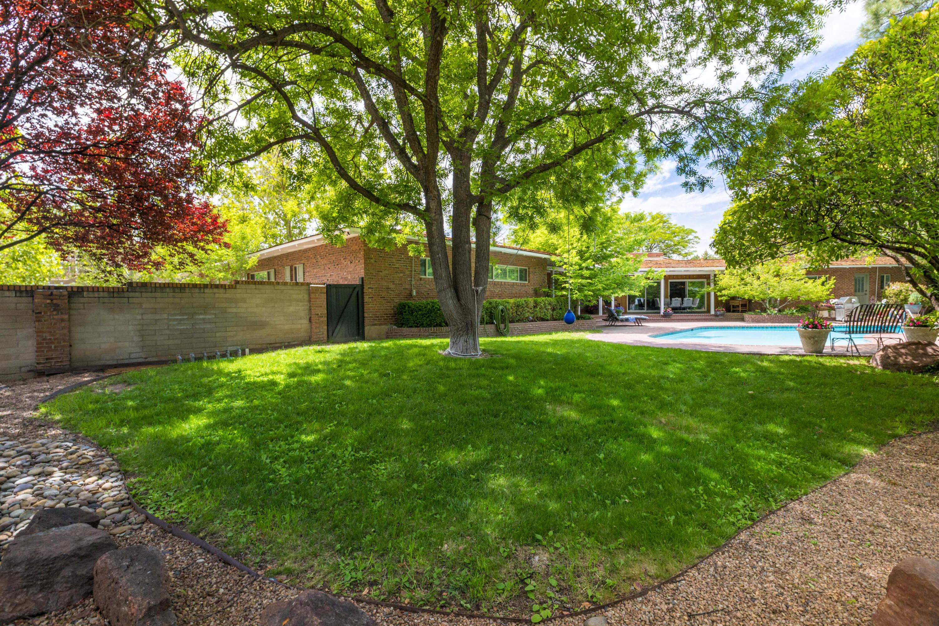 Photo 6 — 900 Loma Linda Place SE
