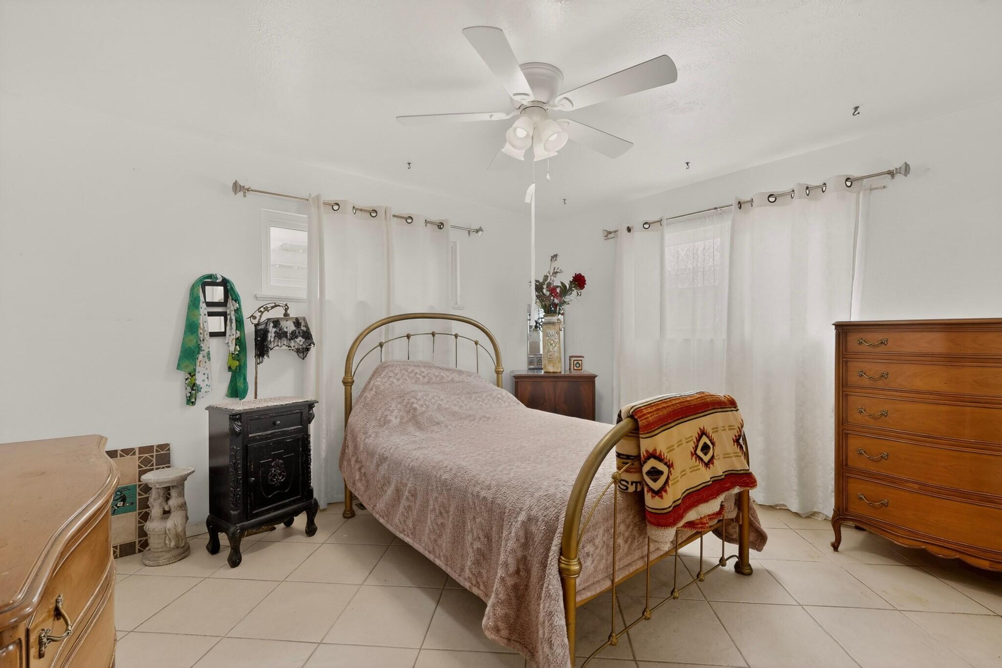 Photo 20 — 1405 Tomasita Street NE