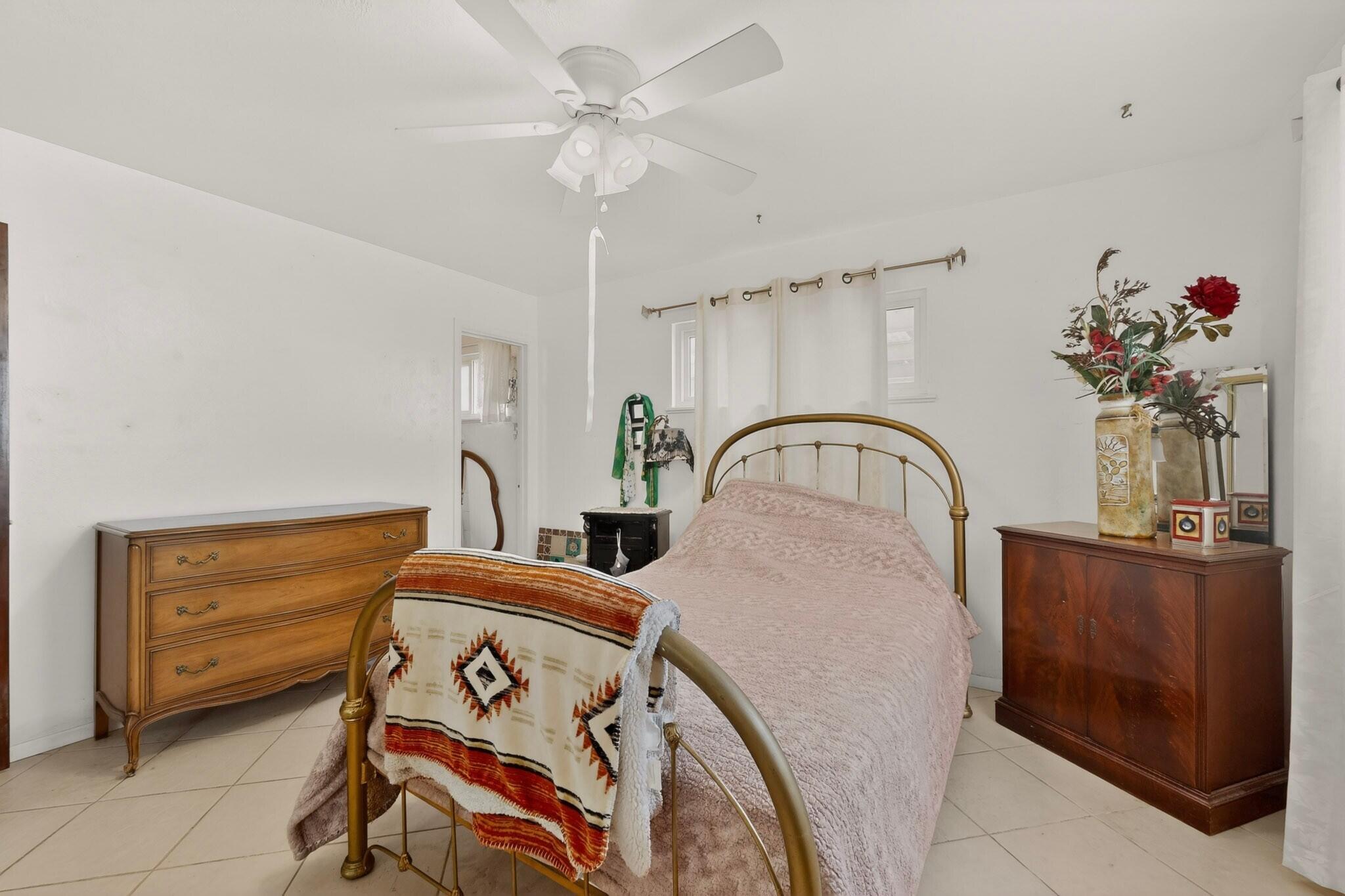 Photo 18 — 1405 Tomasita Street NE