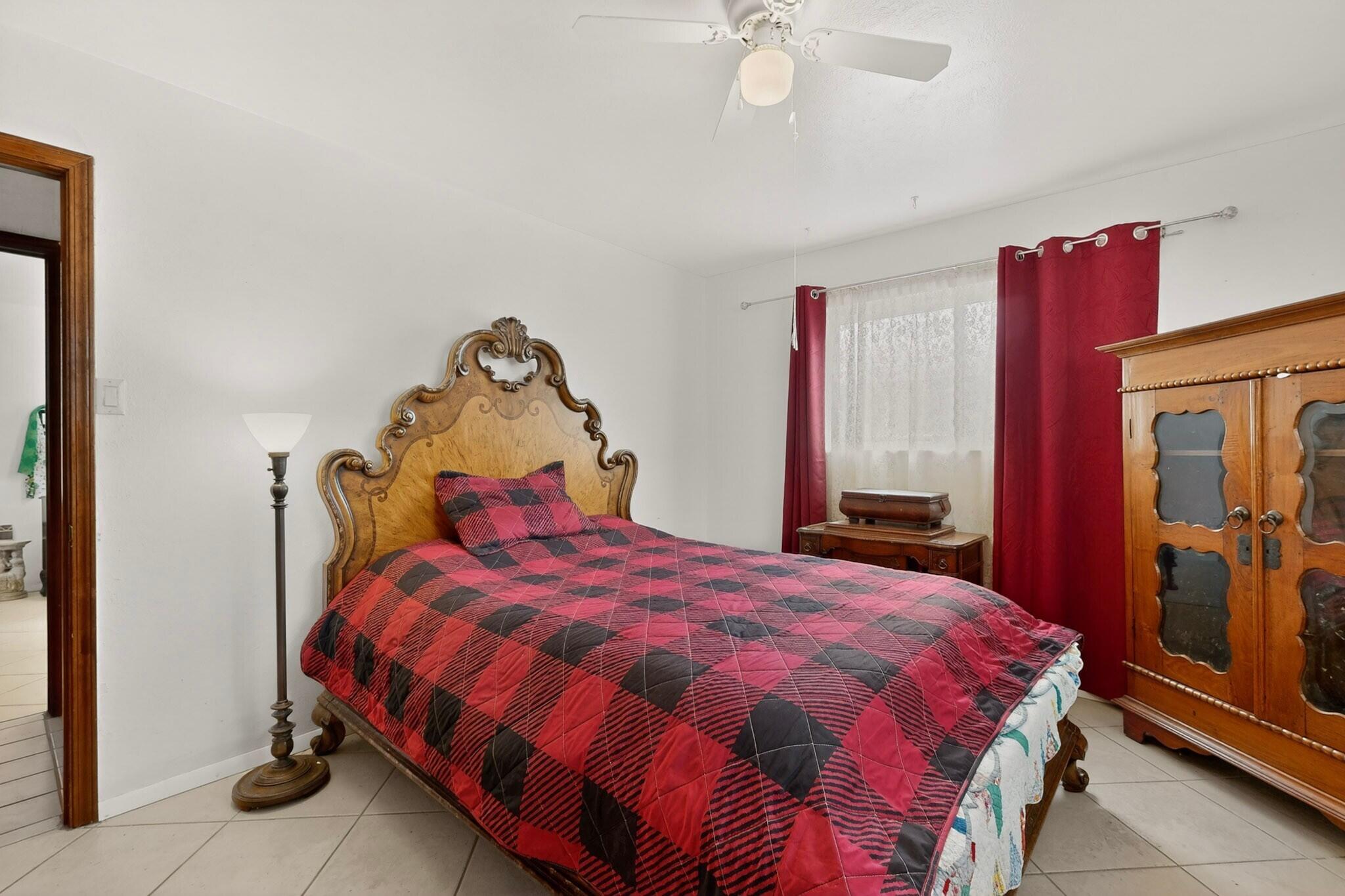 Photo 14 — 1405 Tomasita Street NE