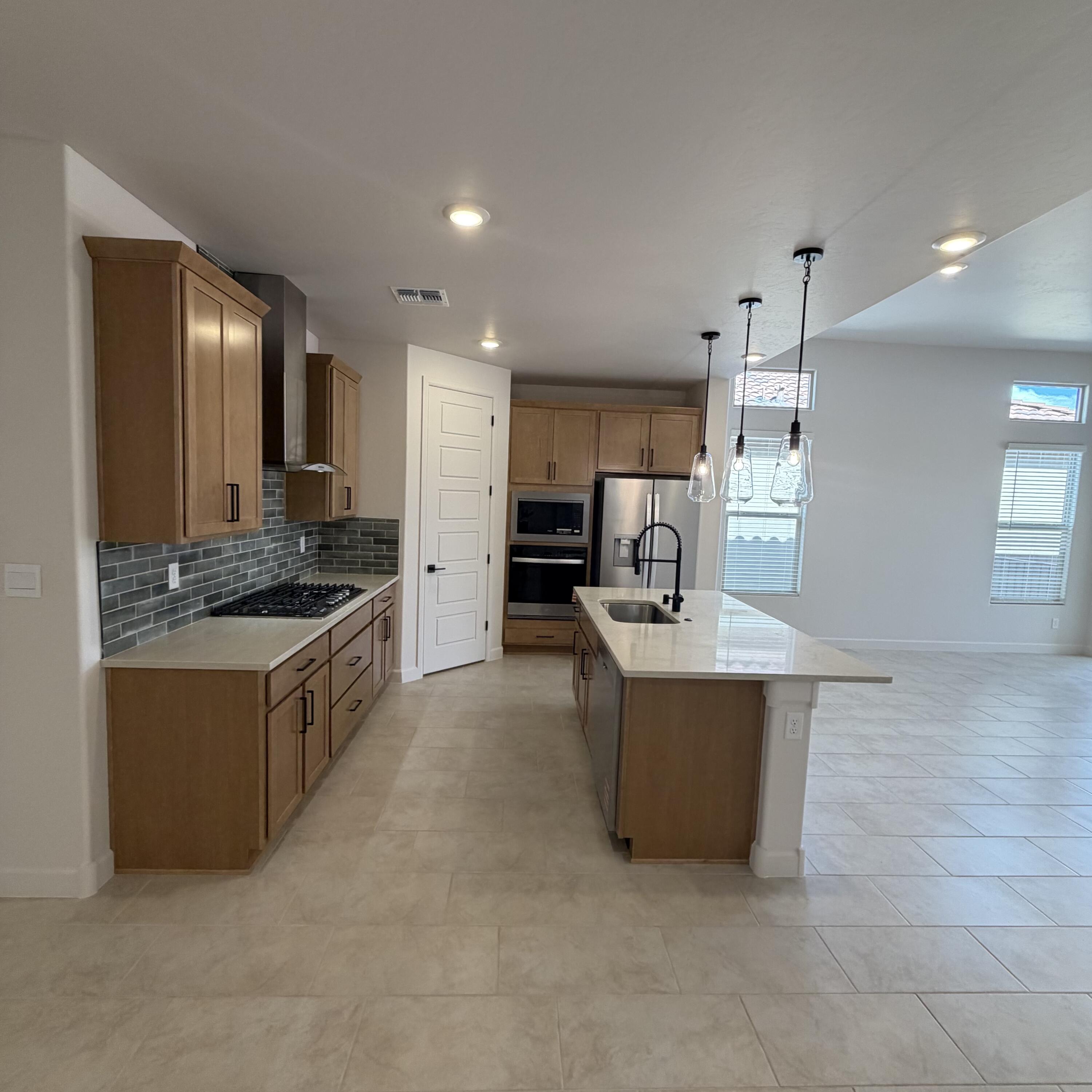 Photo 16 — 2428 Marble Avenue NE