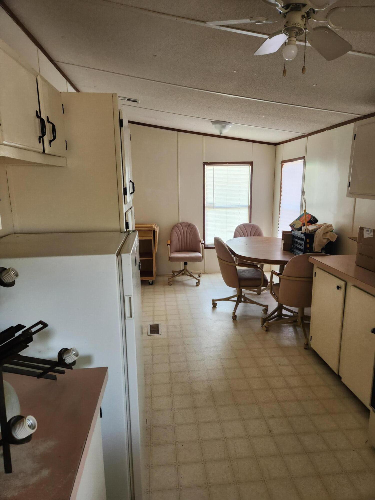 Photo 3 — 1047 E Riverside Drive