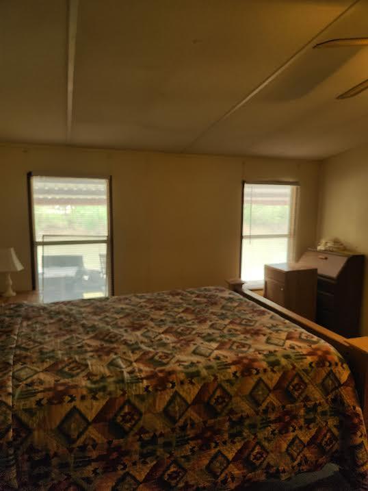 Photo 6 — 1047 E Riverside Drive