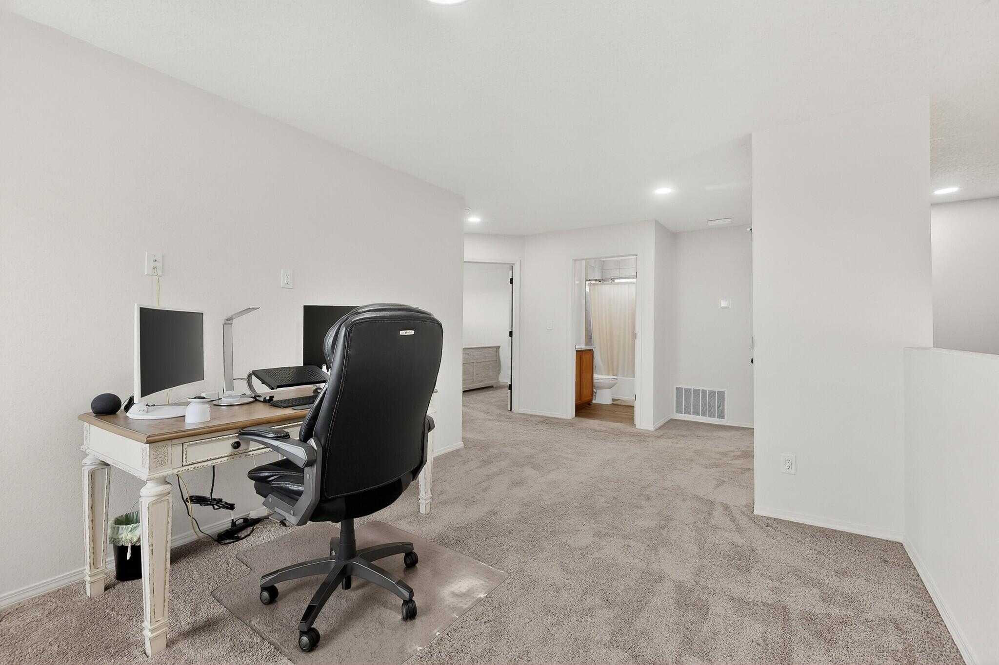 Photo 11 — 512 Wyatt Avenue SW