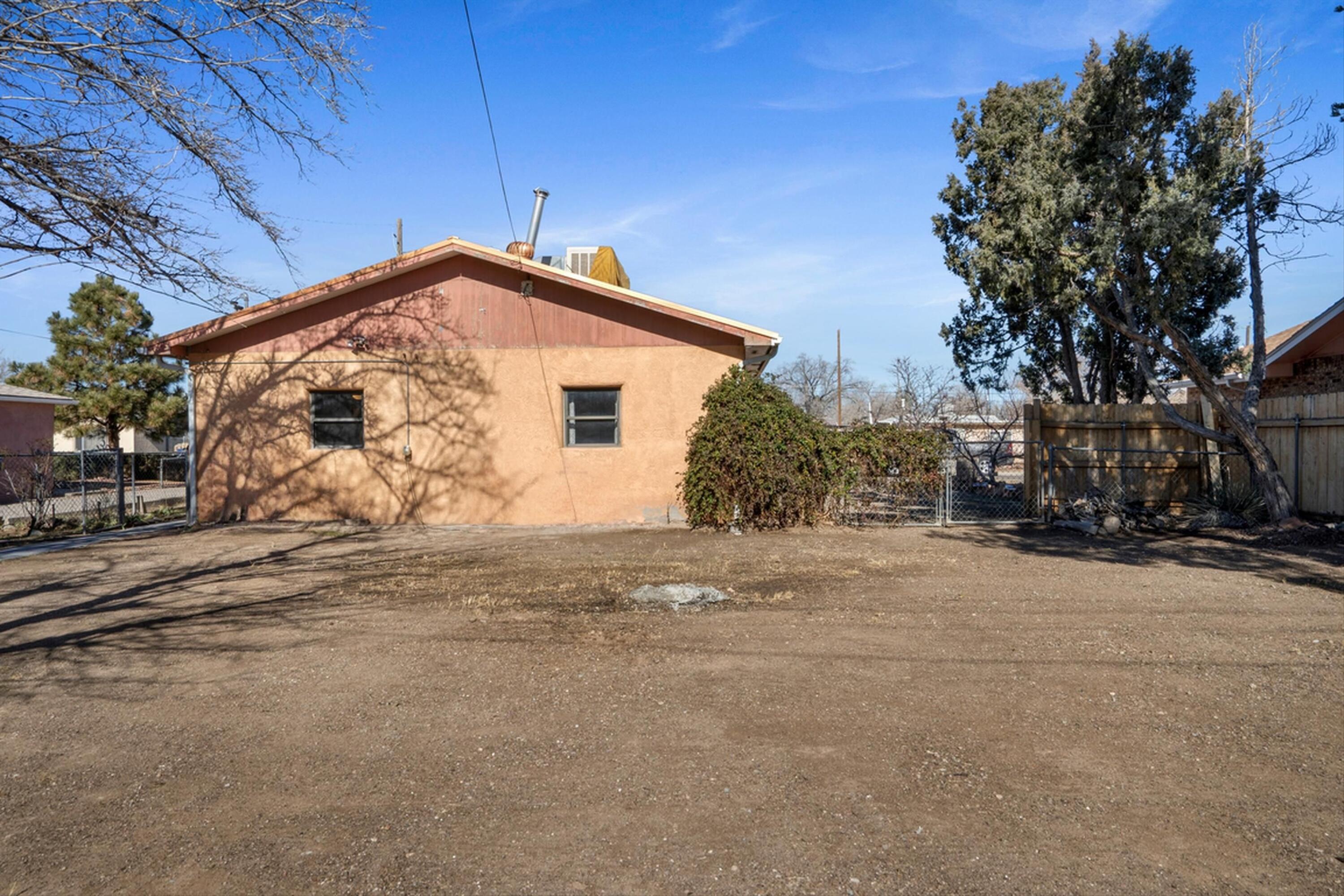 Photo 7 — 220 San Andres Avenue NW
