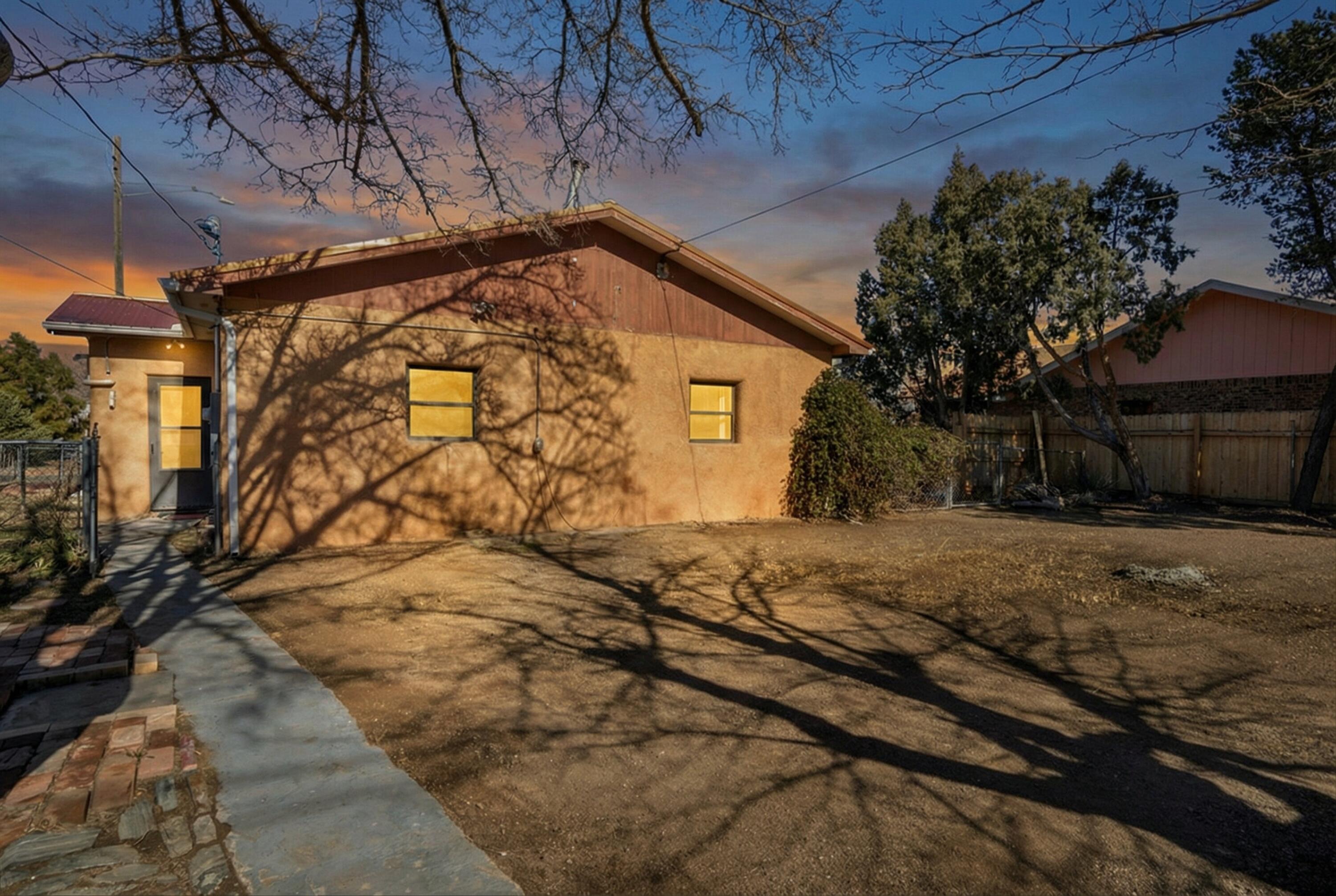 Photo 5 — 220 San Andres Avenue NW