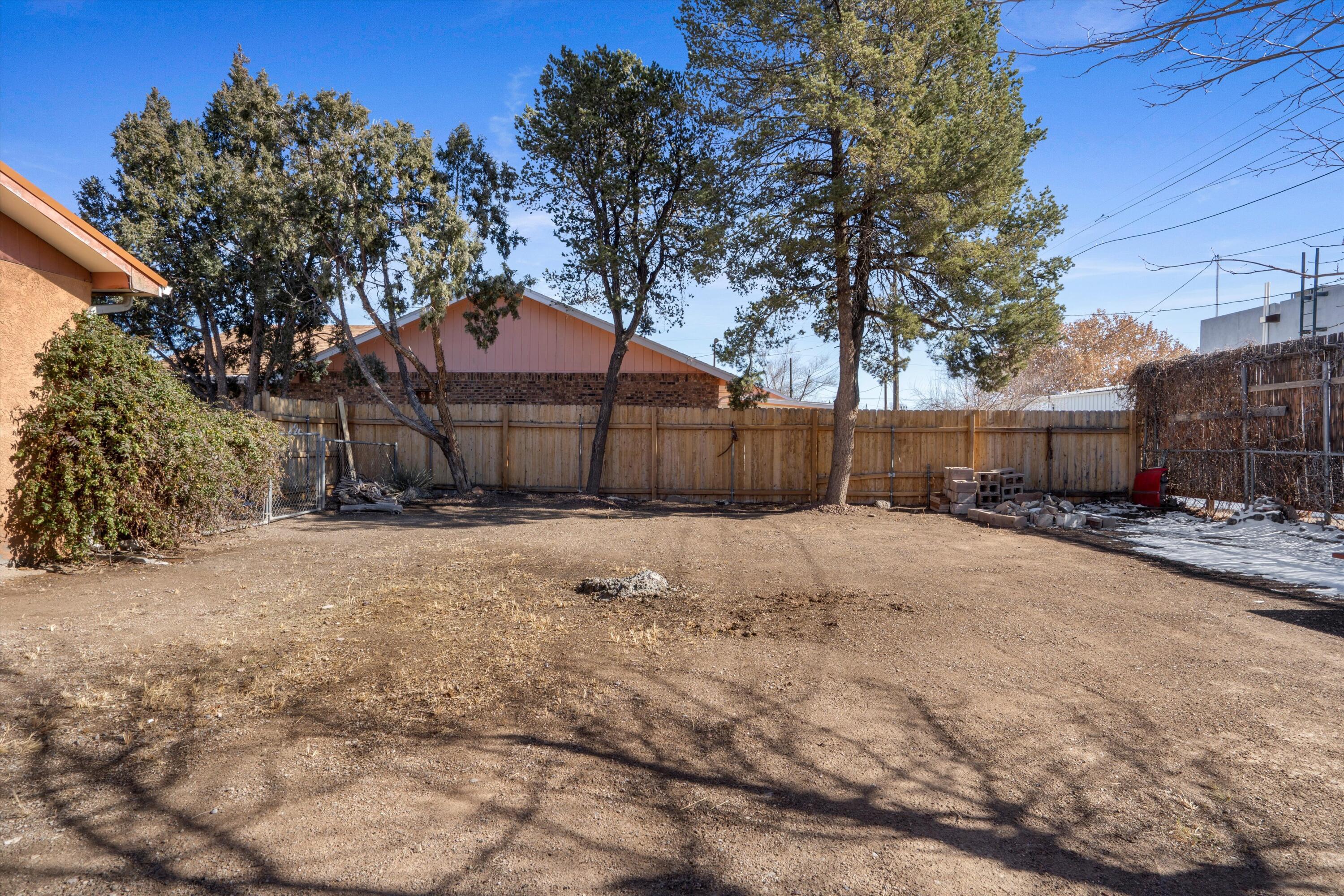 Photo 4 — 220 San Andres Avenue NW