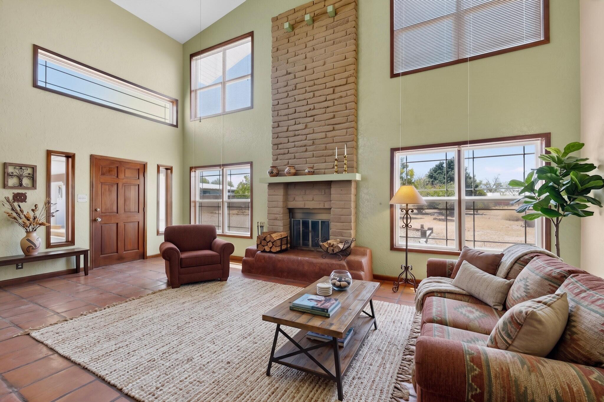 257 Sunnyslope Street SW, Albuquerque, NM 87105
