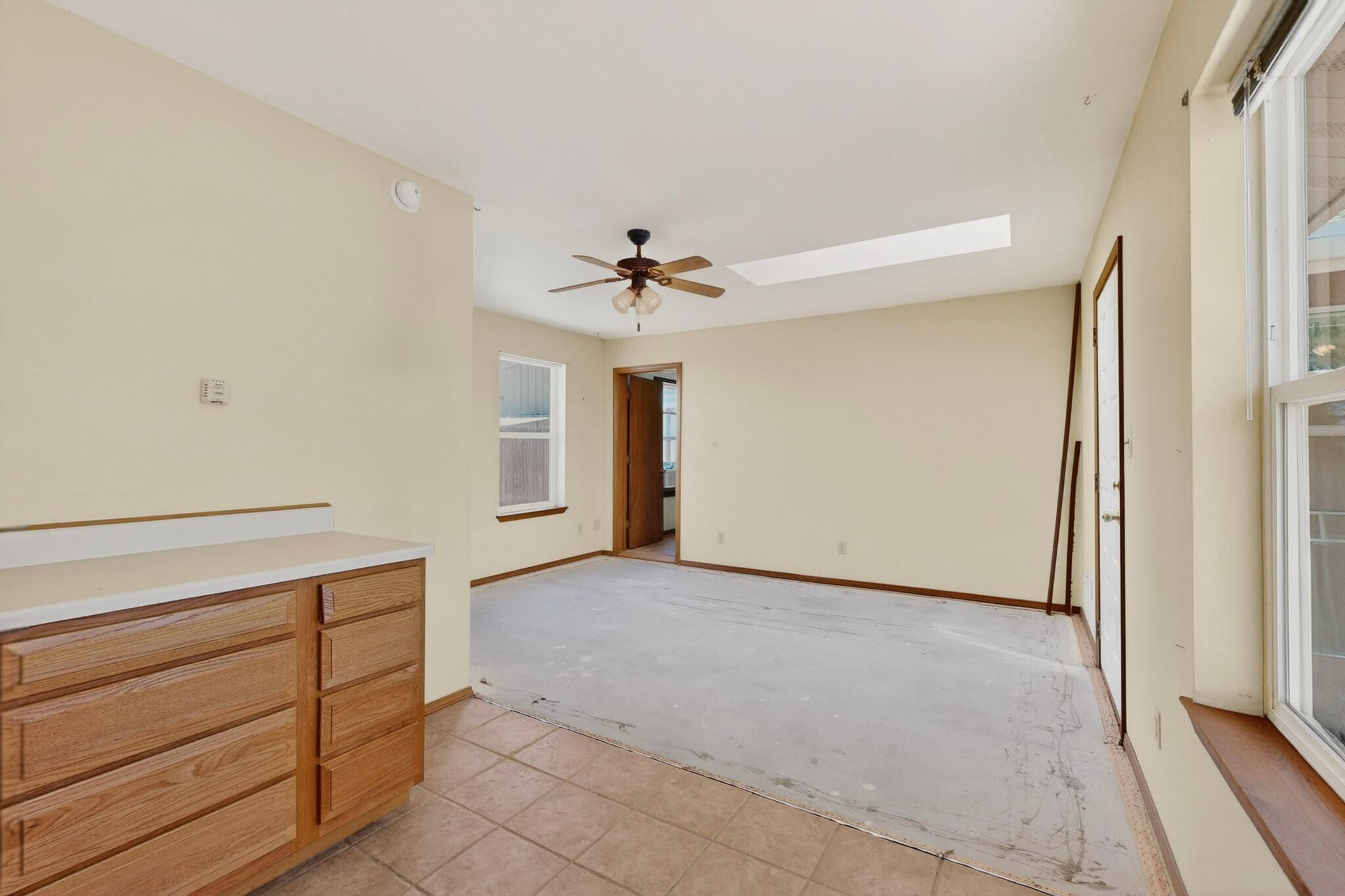 Photo 16 — 257 Sunnyslope Street SW