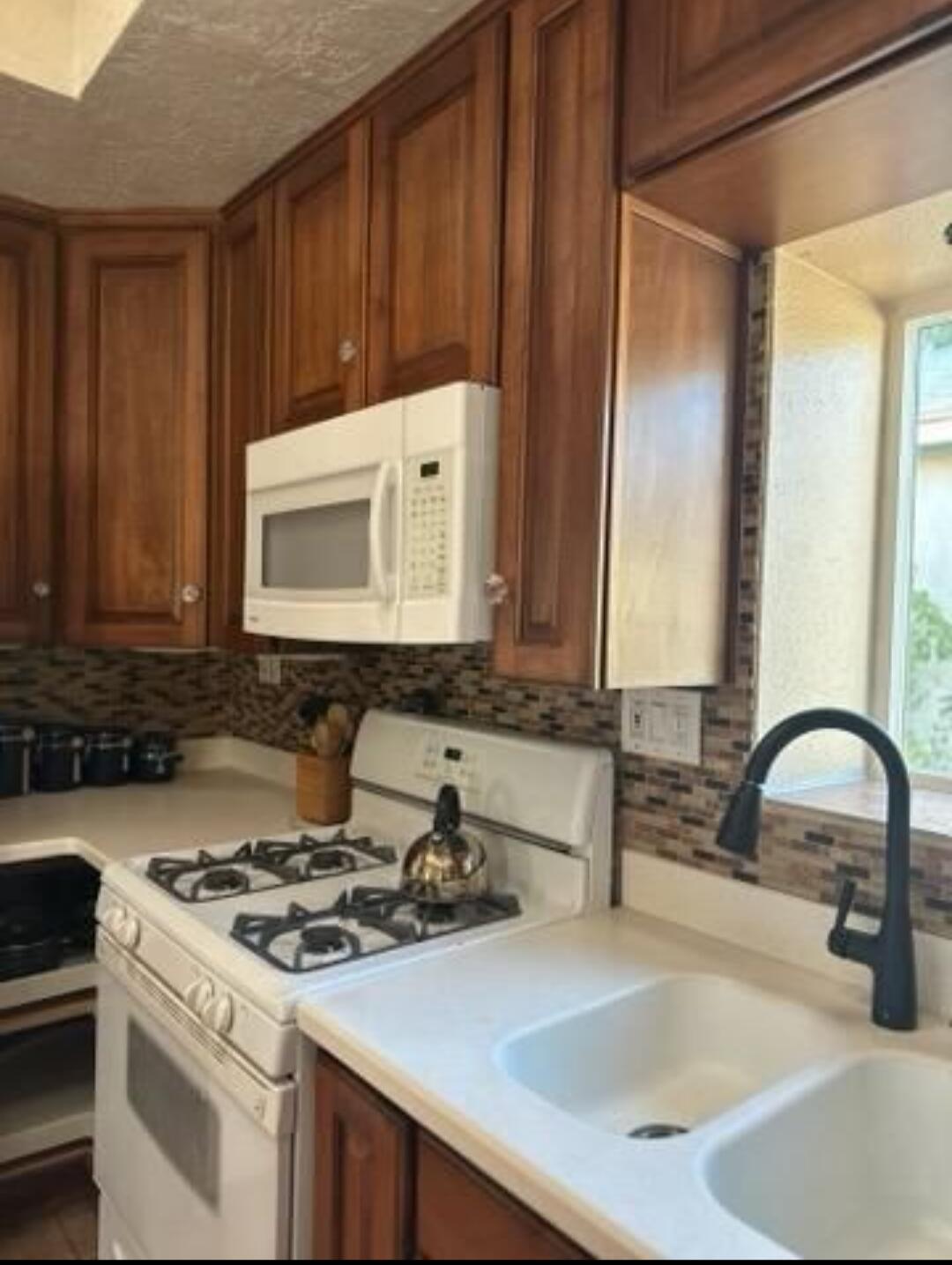 Photo 4 — 919 22nd Street NW