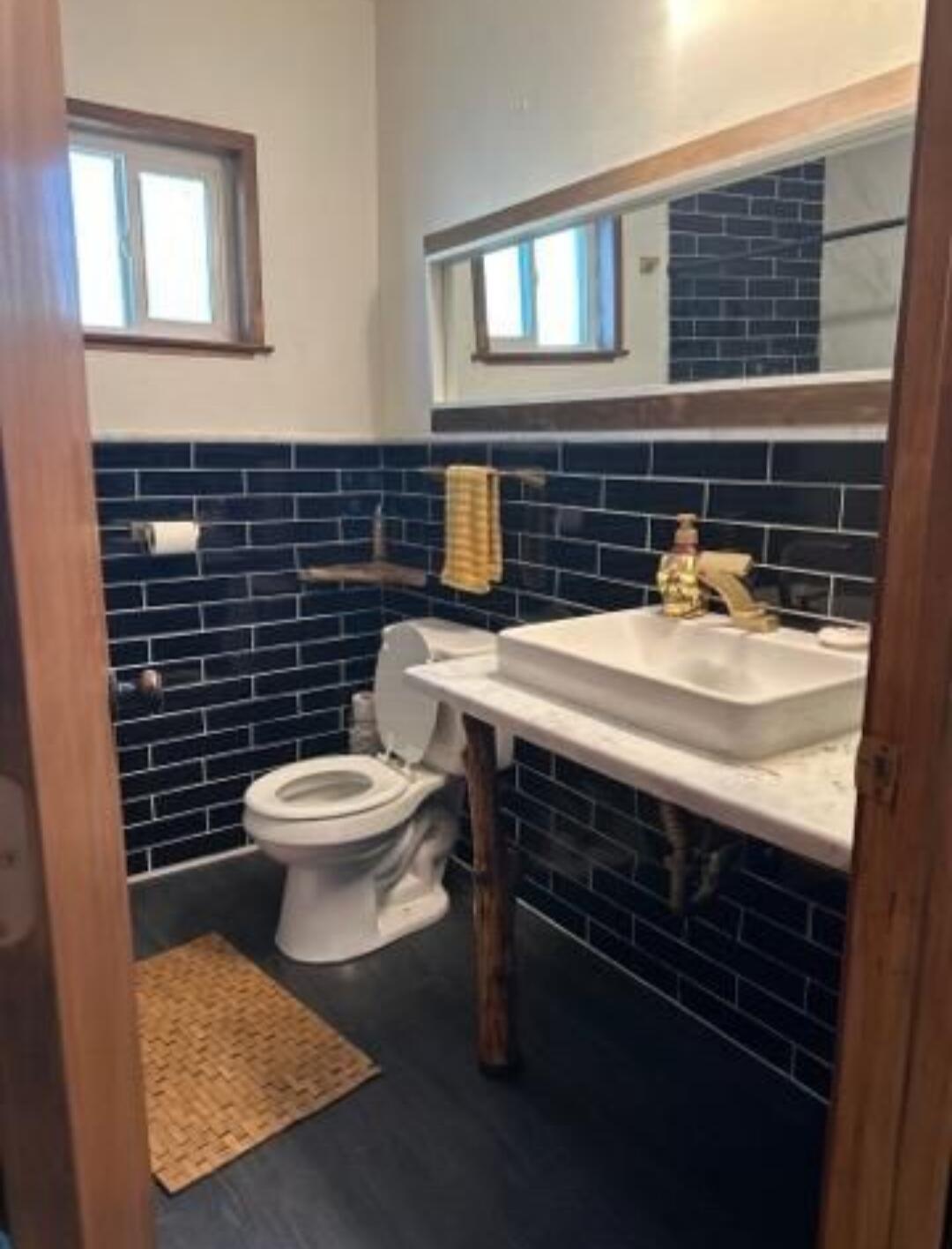 Photo 8 — 919 22nd Street NW