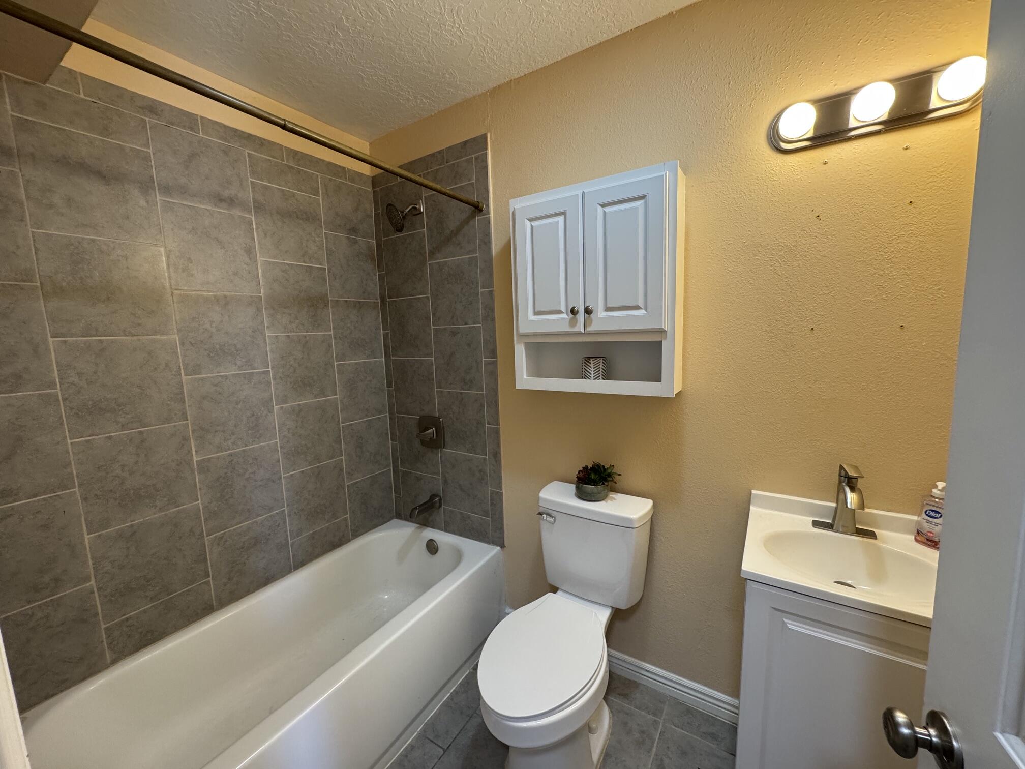 Photo 7 — 613 Keleher Avenue NW