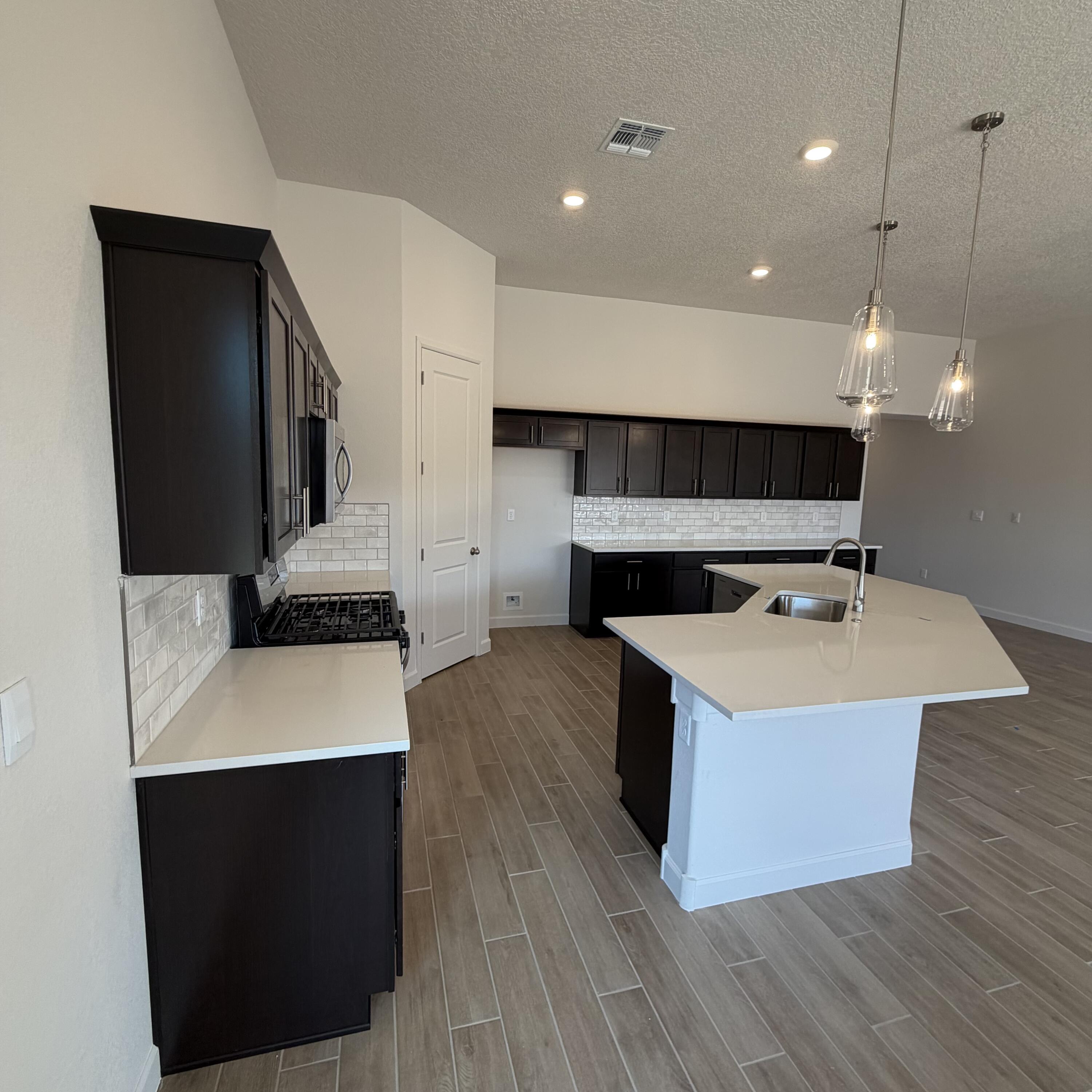 Photo 7 — 2436 Marble Avenue NE