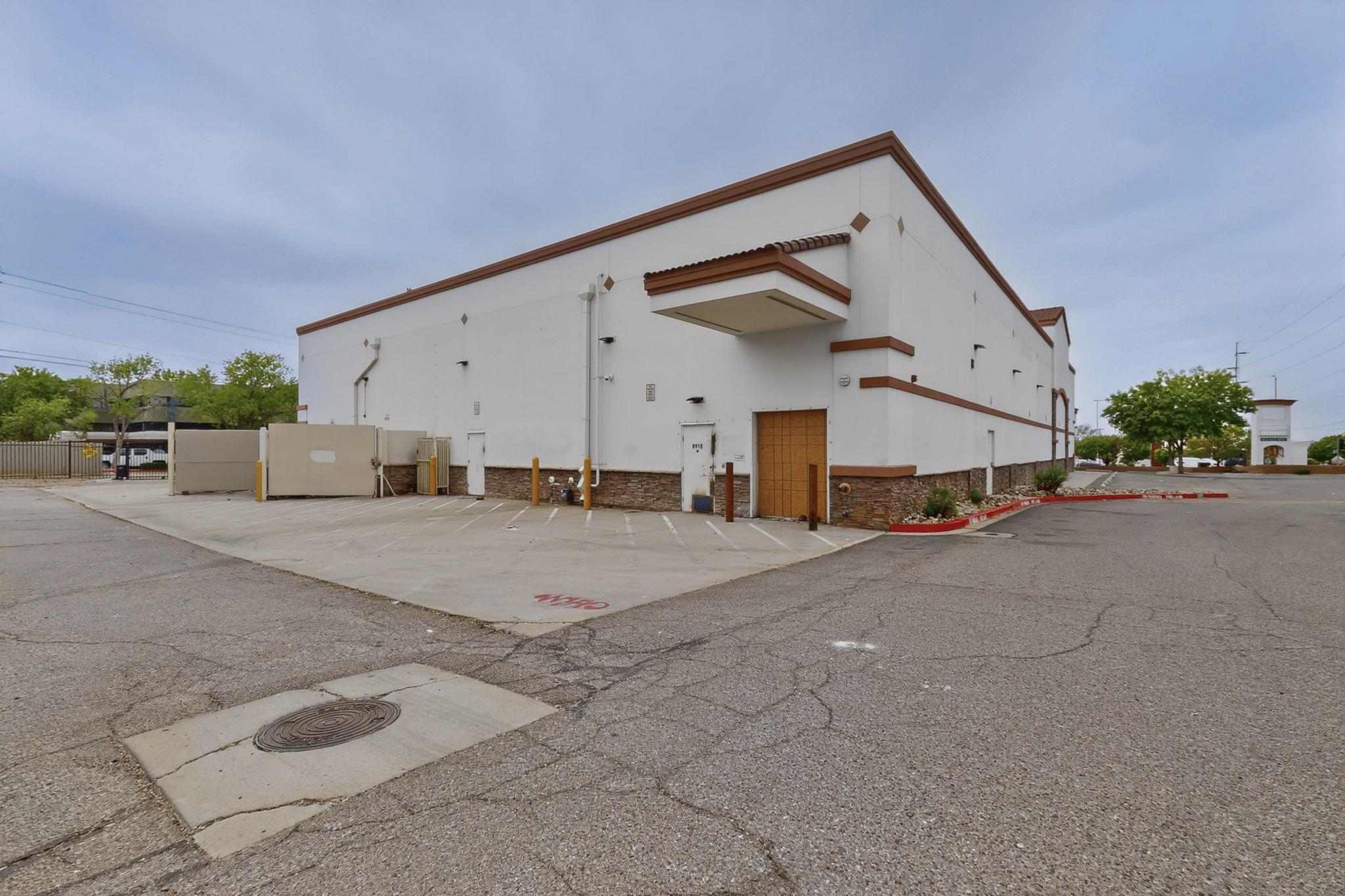 Photo 16 — 4340 San Mateo Boulevard NE
