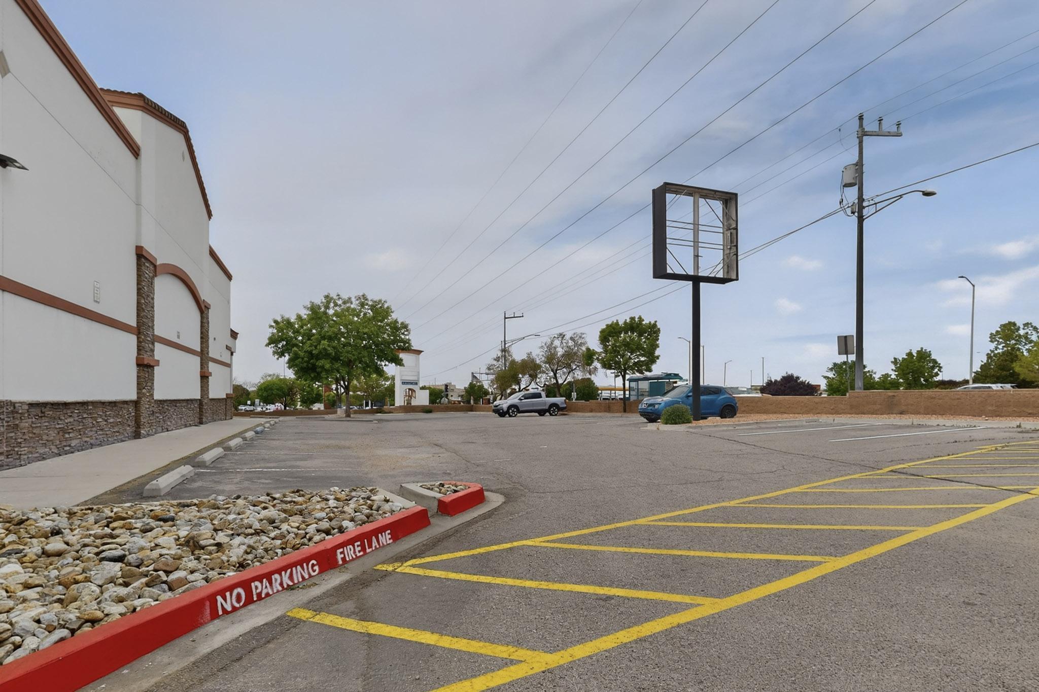 Photo 15 — 4340 San Mateo Boulevard NE