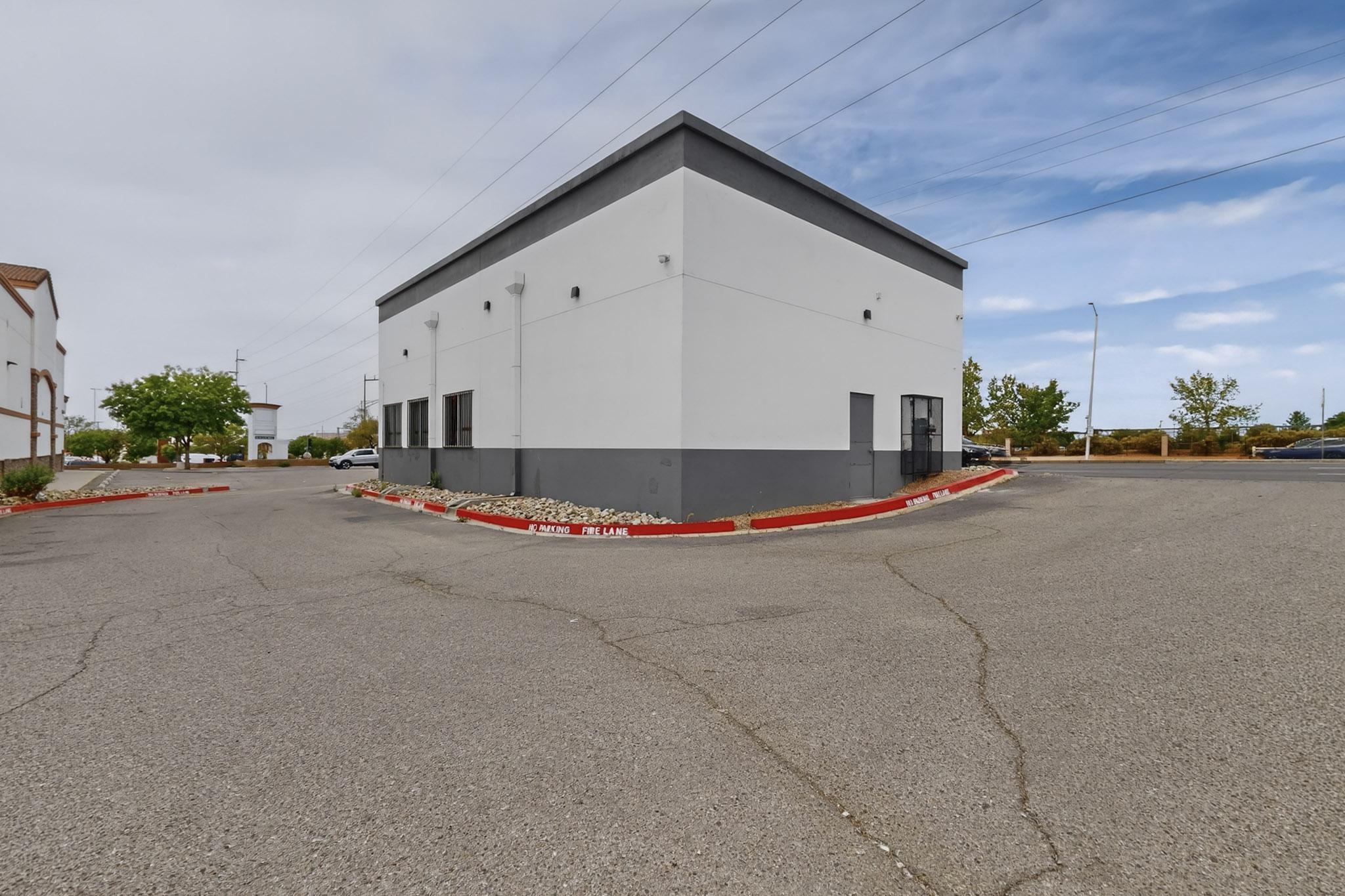 Photo 13 — 4340 San Mateo Boulevard NE