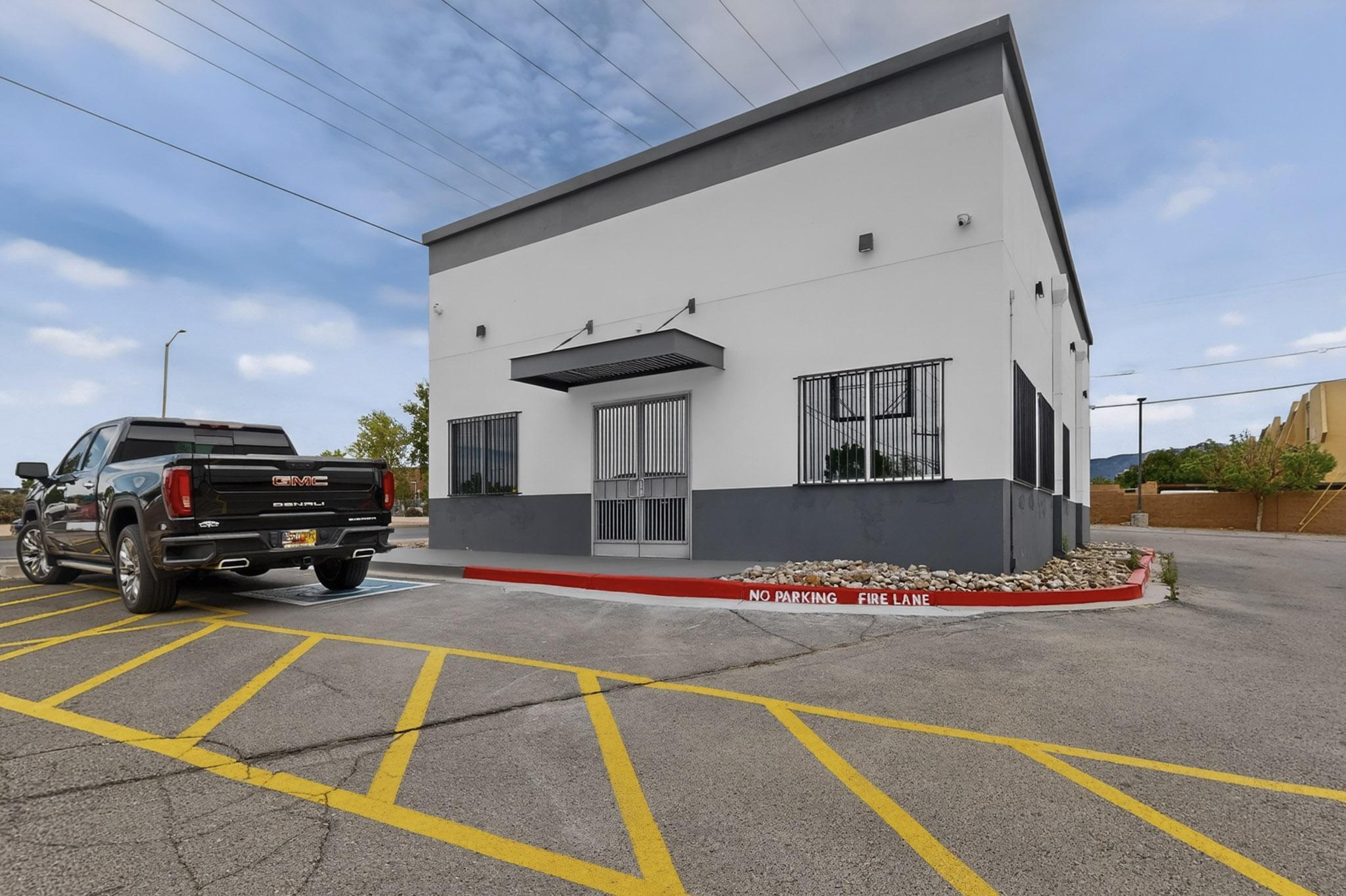 Photo 12 — 4340 San Mateo Boulevard NE
