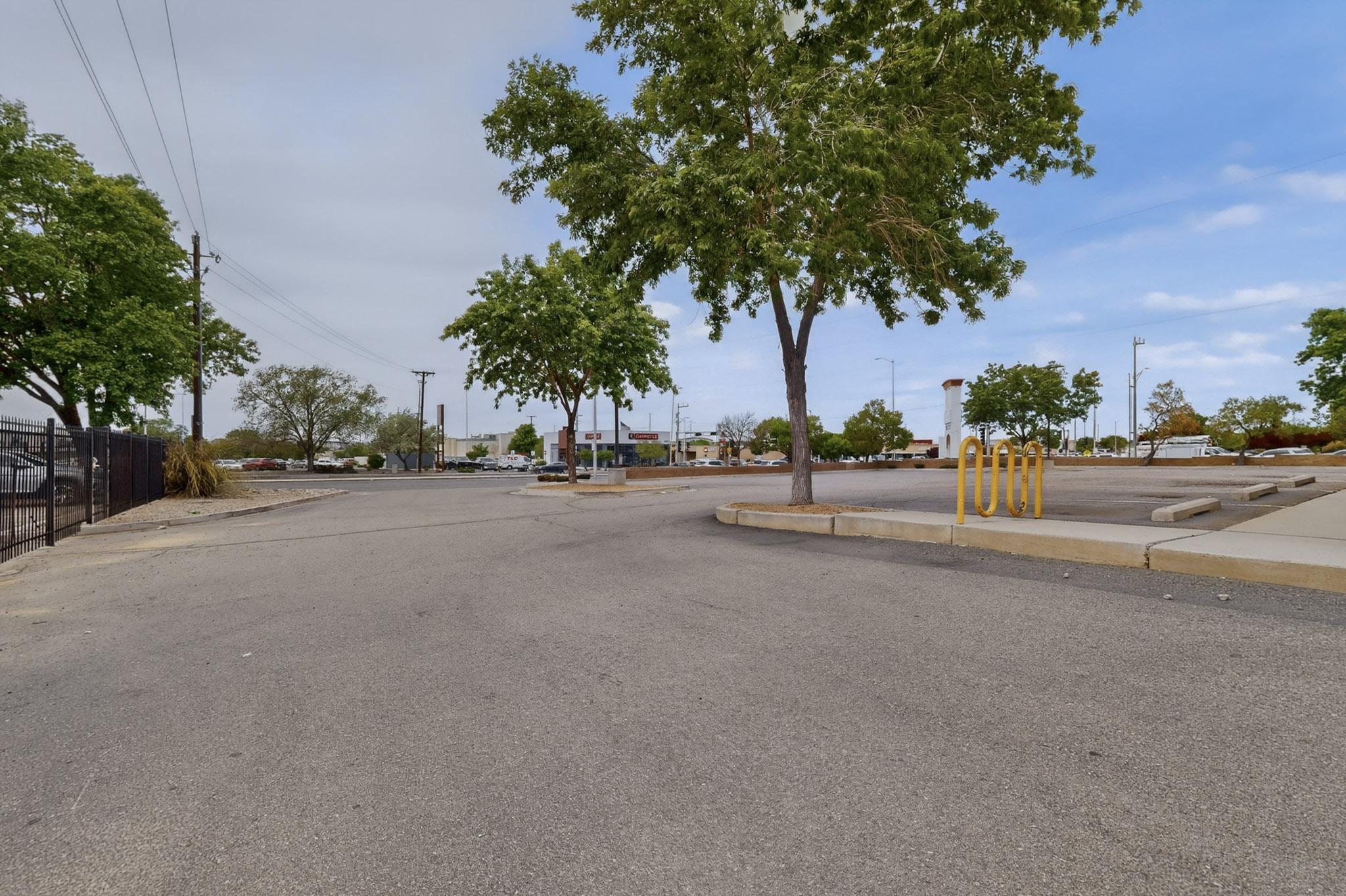 Photo 9 — 4340 San Mateo Boulevard NE
