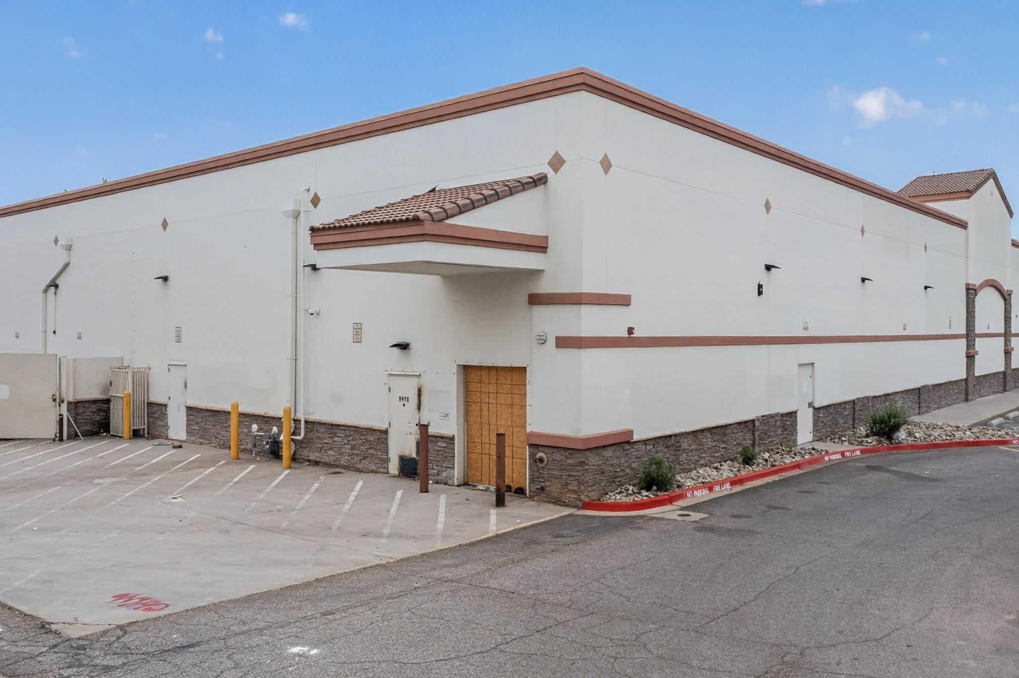 Photo 2 — 4340 San Mateo Boulevard NE