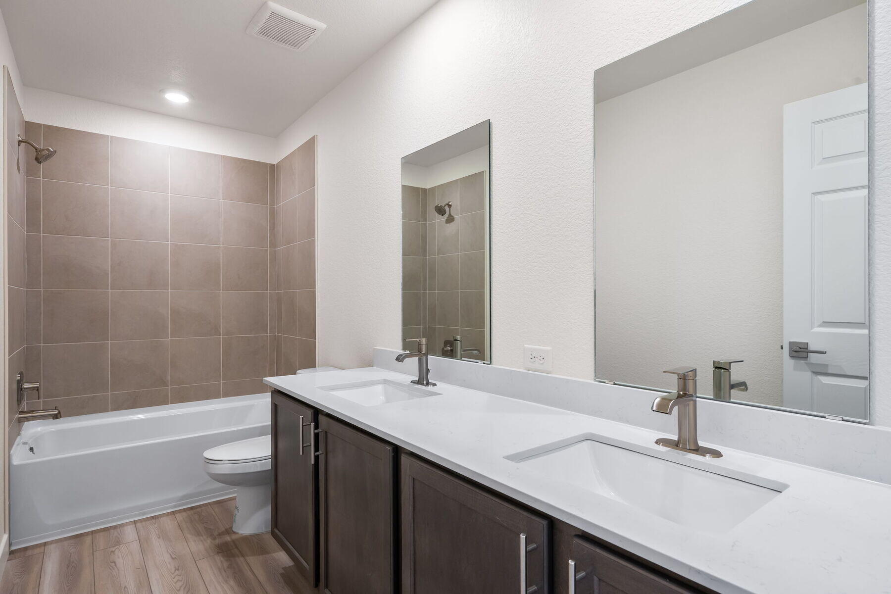 Photo 5 — 1407 Besaw Street SW