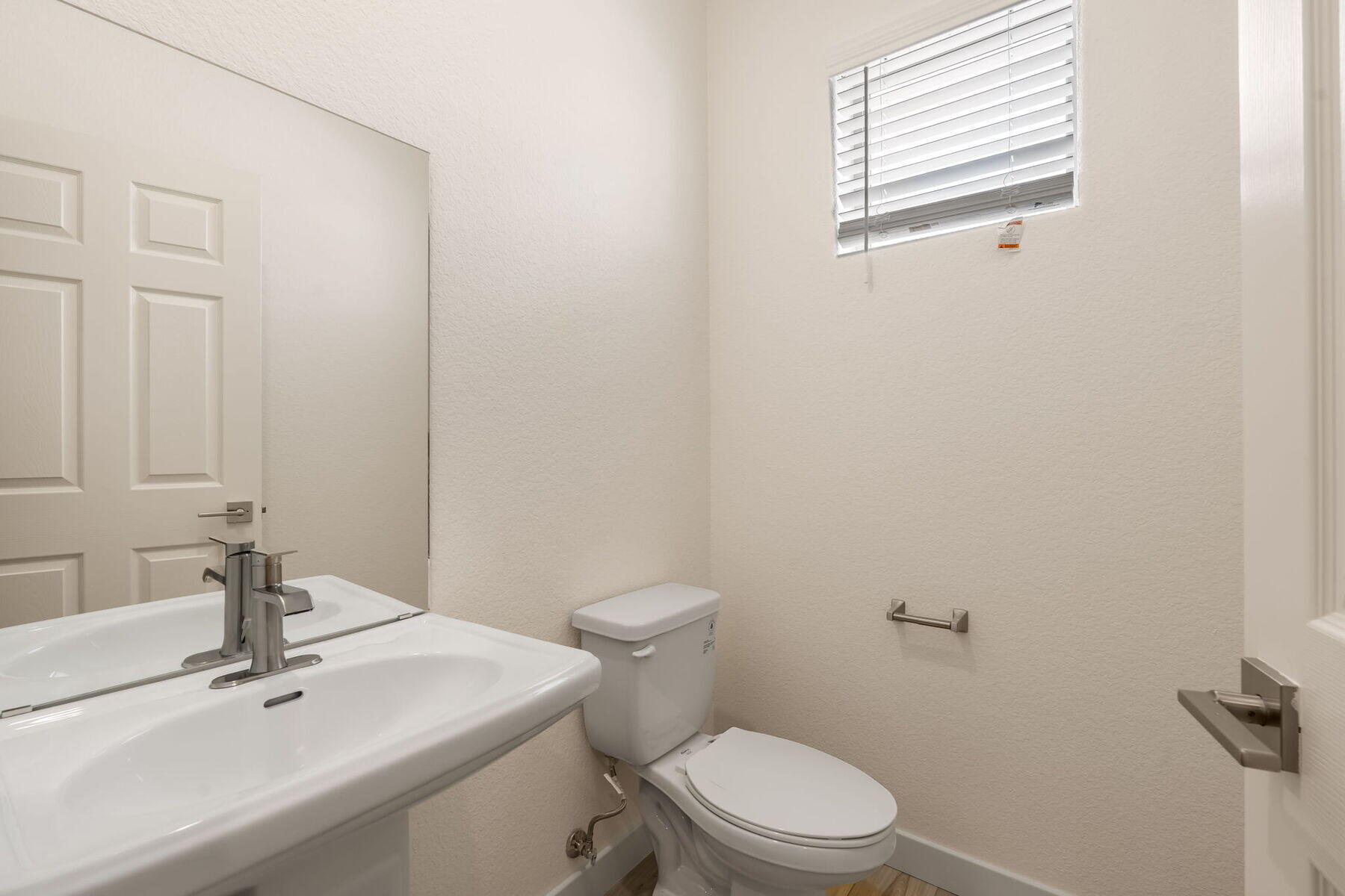 Photo 13 — 1407 Besaw Street SW