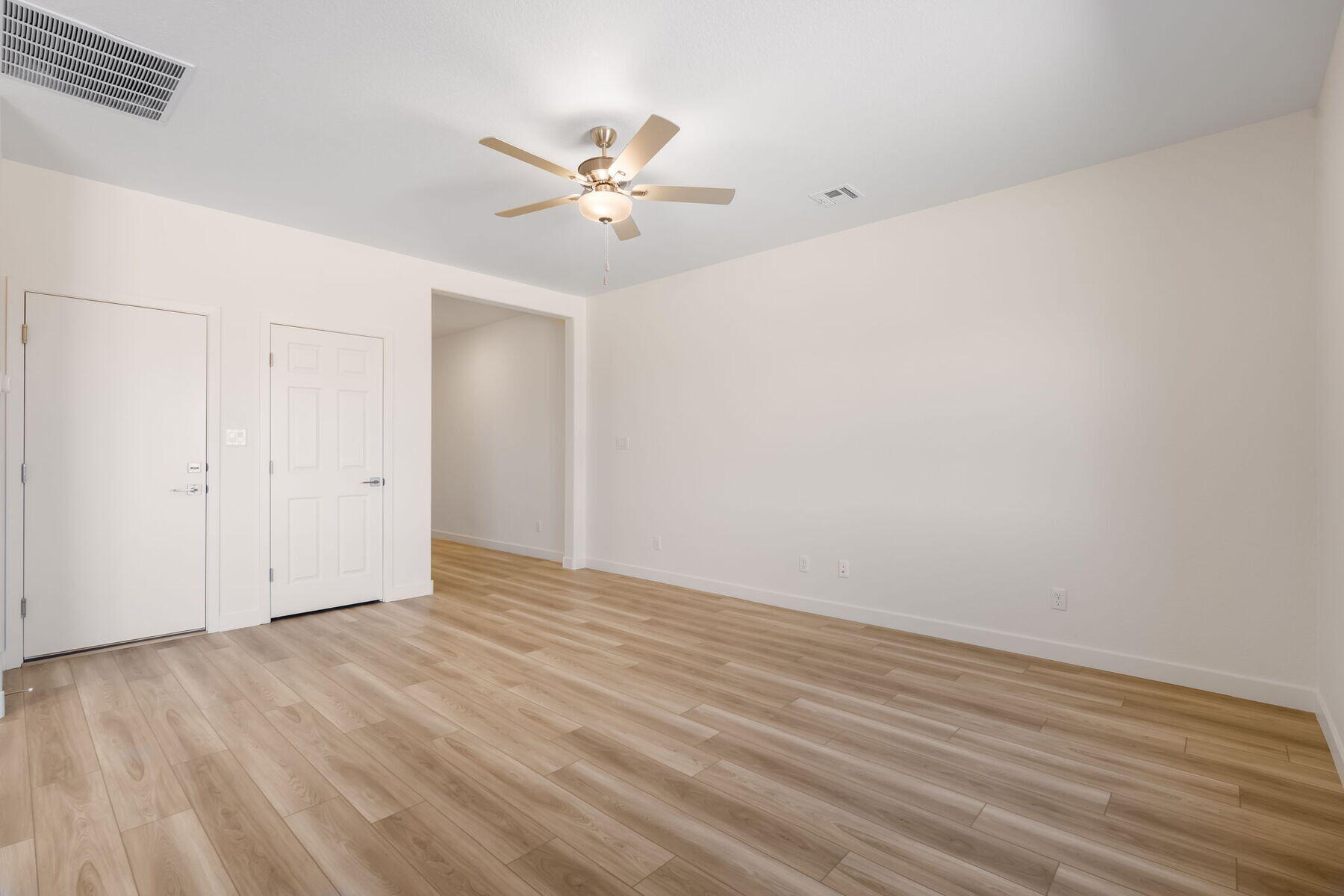 Photo 9 — 1407 Besaw Street SW