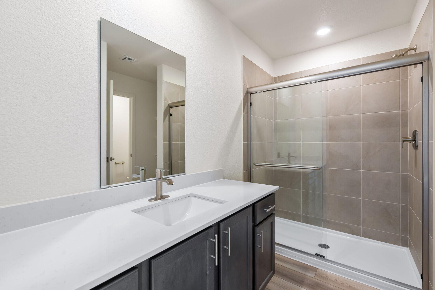 Photo 7 — 1407 Besaw Street SW