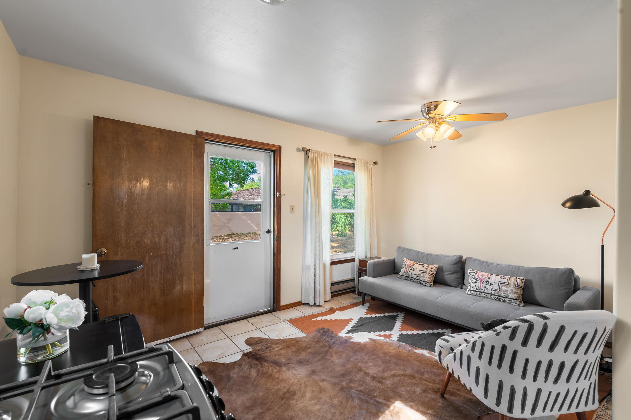 Photo 11 — 808 Parkland Circle SE