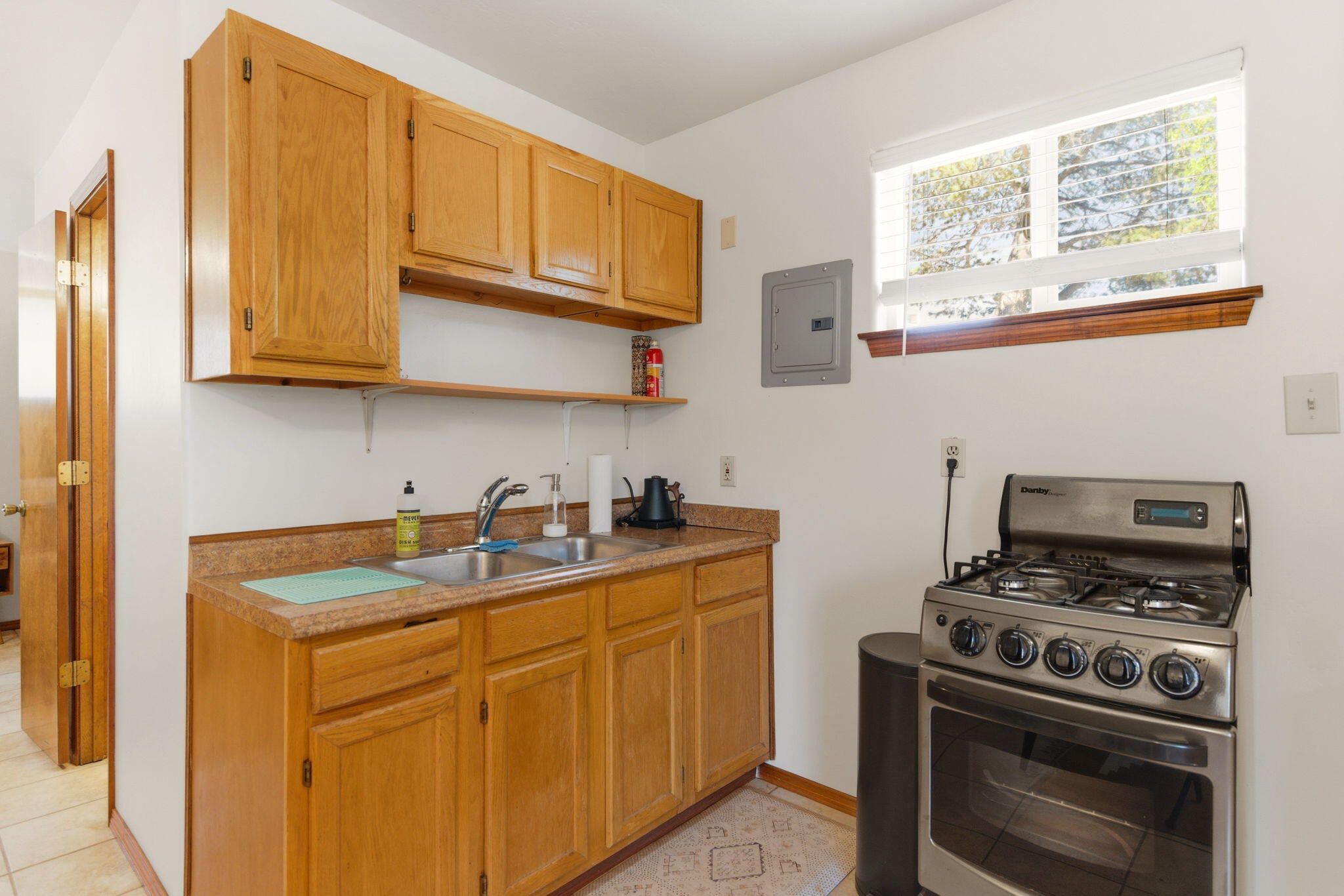 Photo 10 — 808 Parkland Circle SE