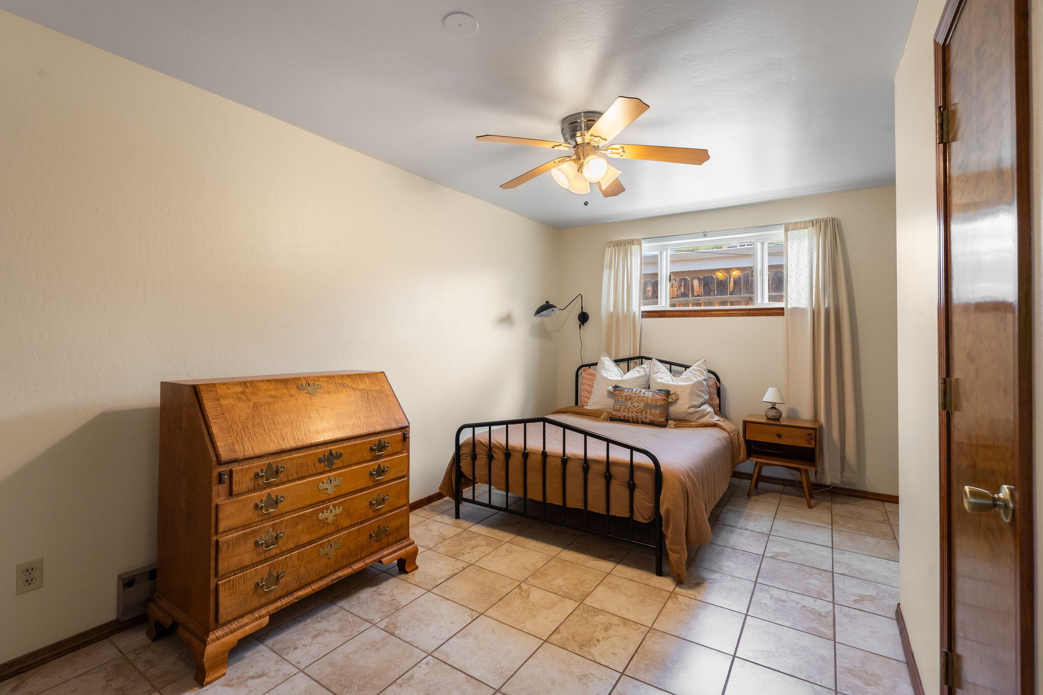 Photo 9 — 808 Parkland Circle SE