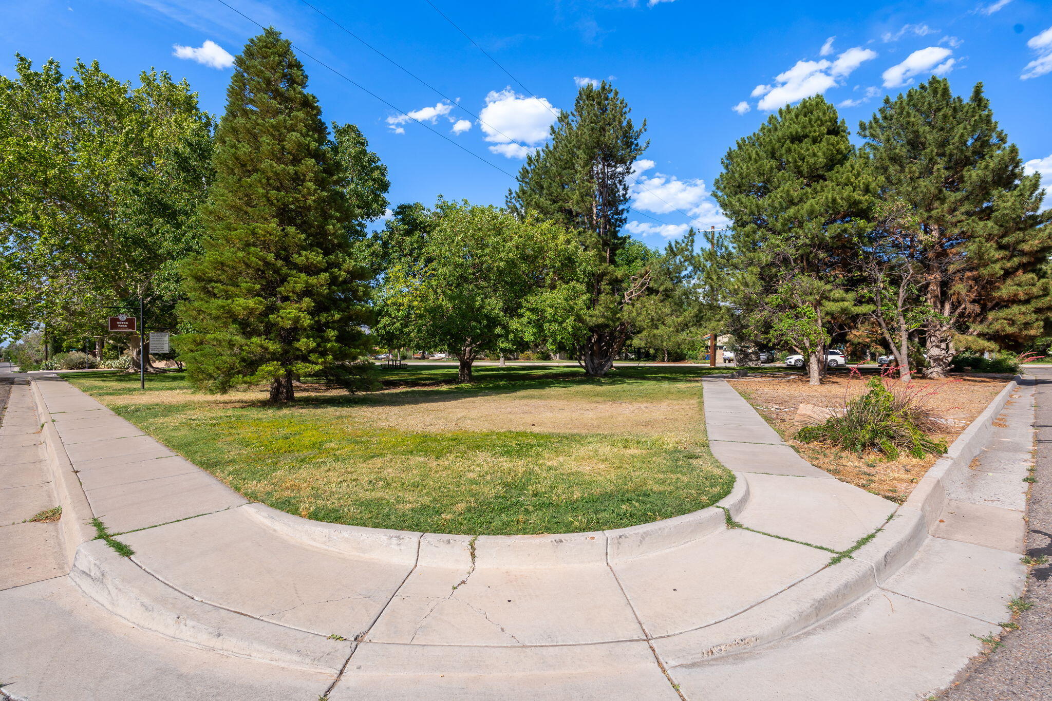 Photo 4 — 808 Parkland Circle SE