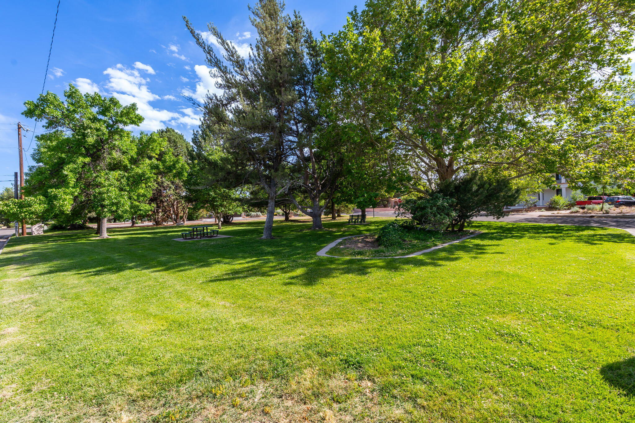 Photo 2 — 808 Parkland Circle SE