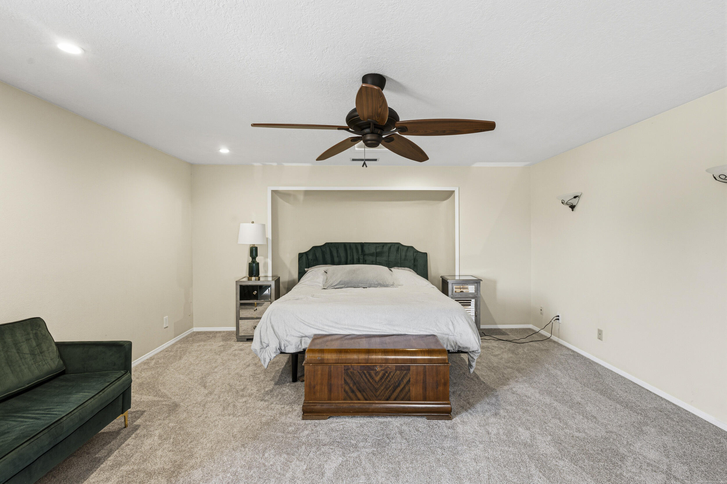 Photo 12 — 7009 Pala Mesa Court NE