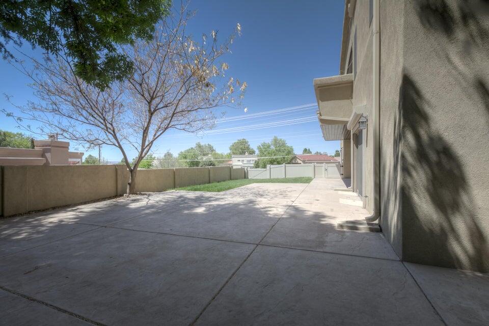 Photo 2 — 7009 Pala Mesa Court NE